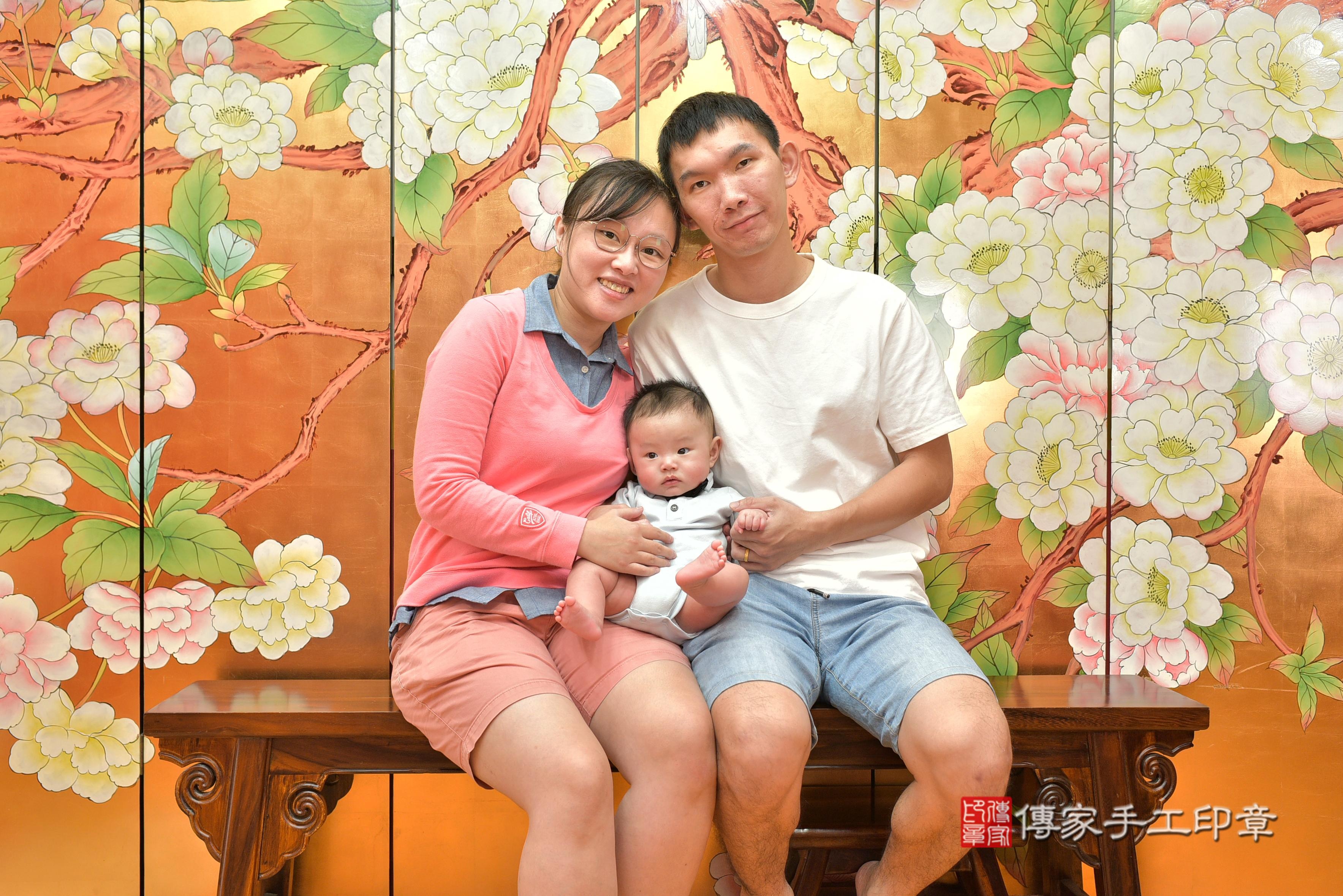 傳家手工印章桃園店、抓周、度脺、美式風會場、傳家嬰兒古禮、吉祥話、抓周道具物品24種、拍照。抓周證書。寶寶抓周、滿周歲、生日快樂、祝福