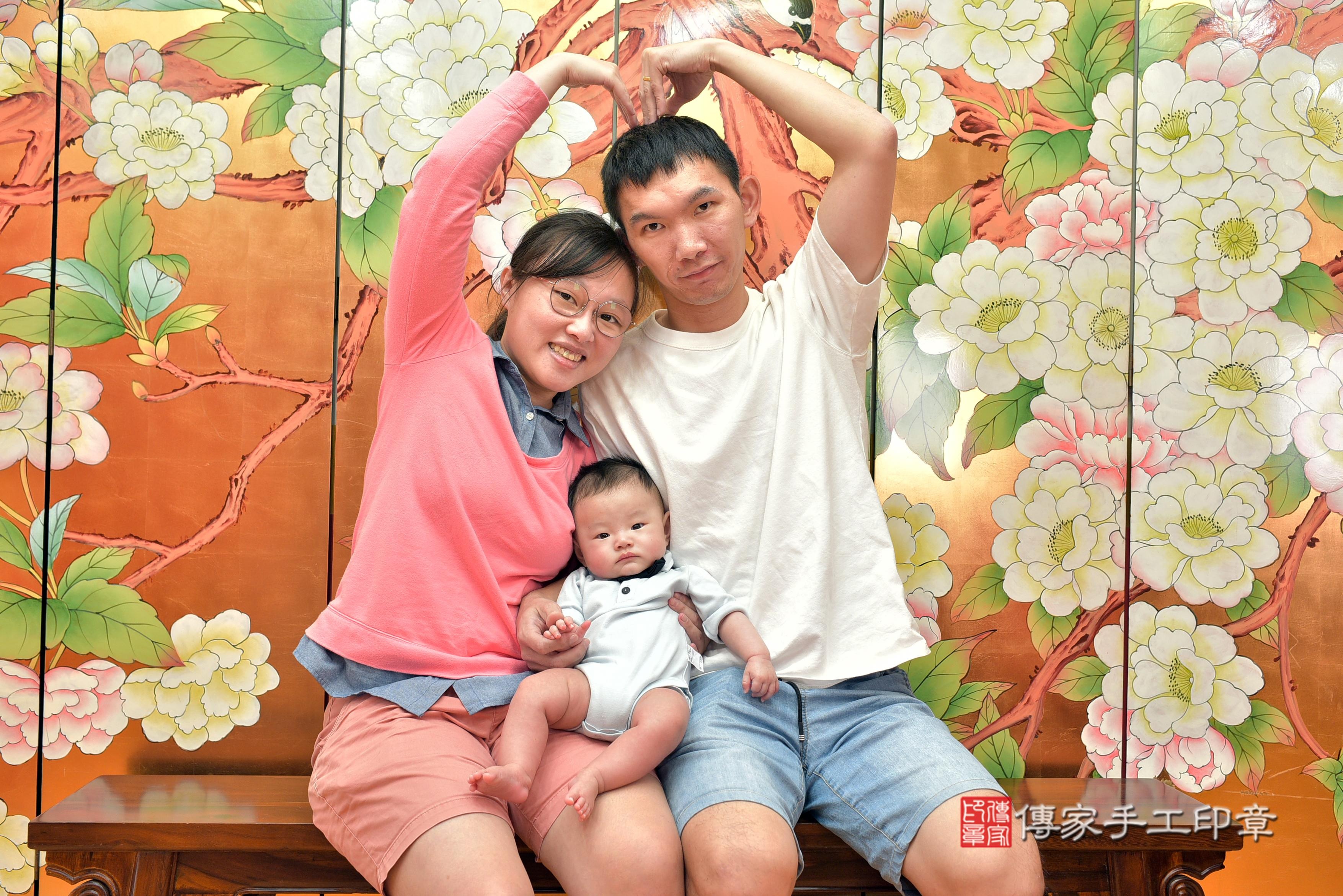 傳家手工印章桃園店、抓周、度脺、美式風會場、傳家嬰兒古禮、吉祥話、抓周道具物品24種、拍照。抓周證書。寶寶抓周、滿周歲、生日快樂、祝福