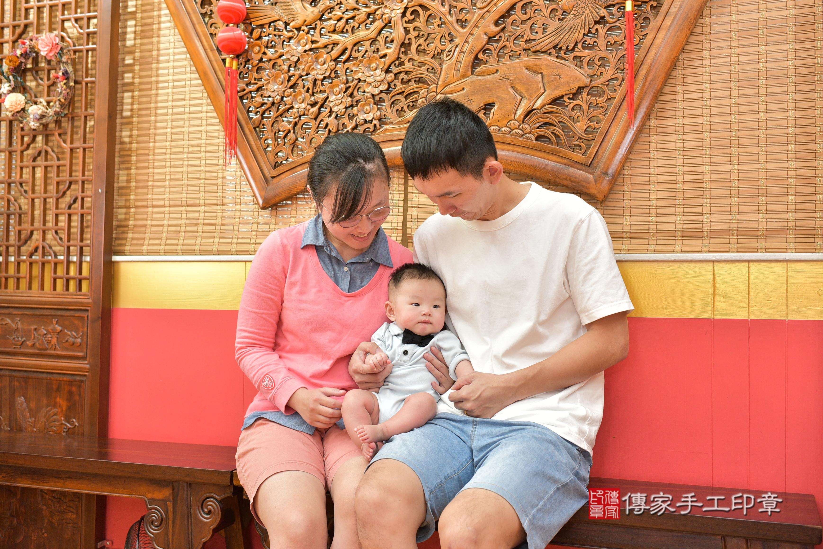 傳家手工印章桃園店、抓周、度脺、美式風會場、傳家嬰兒古禮、吉祥話、抓周道具物品24種、拍照。抓周證書。寶寶抓周、滿周歲、生日快樂、祝福