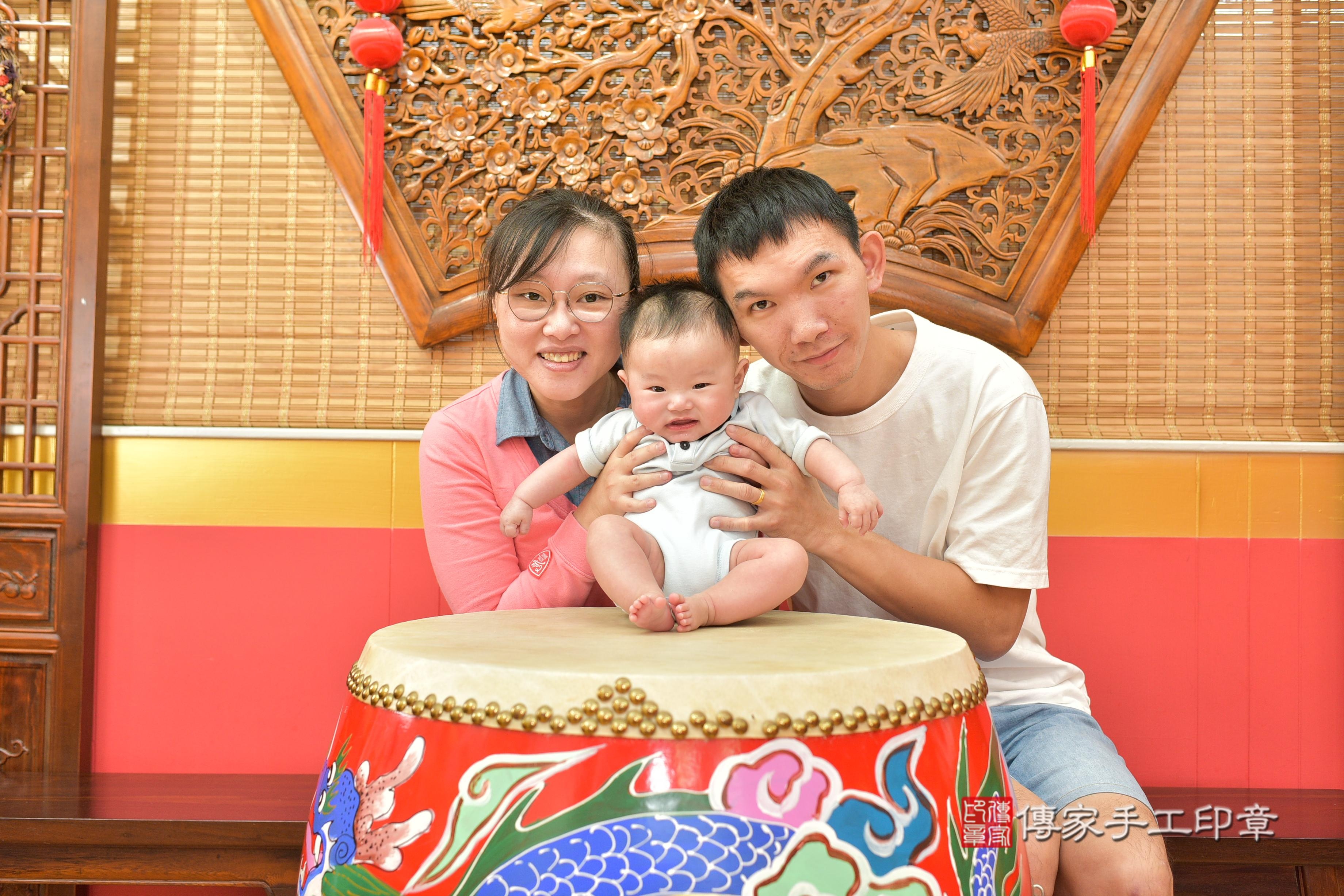 傳家手工印章桃園店、抓周、度脺、美式風會場、傳家嬰兒古禮、吉祥話、抓周道具物品24種、拍照。抓周證書。寶寶抓周、滿周歲、生日快樂、祝福