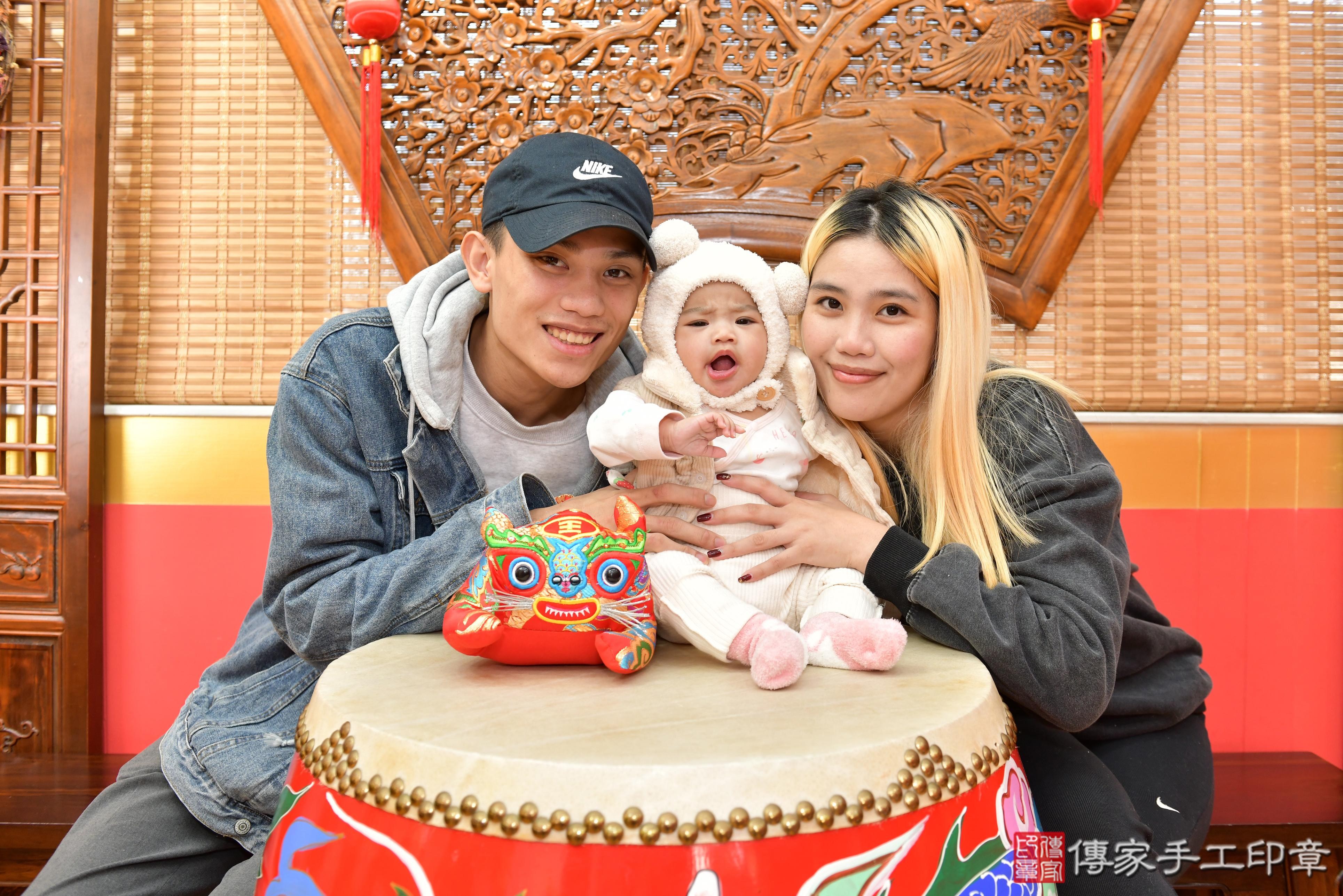 傳家手工印章桃園店、抓周、度脺、美式風會場、傳家嬰兒古禮、吉祥話、抓周道具物品24種、拍照。抓周證書。寶寶抓周、滿周歲、生日快樂、祝福