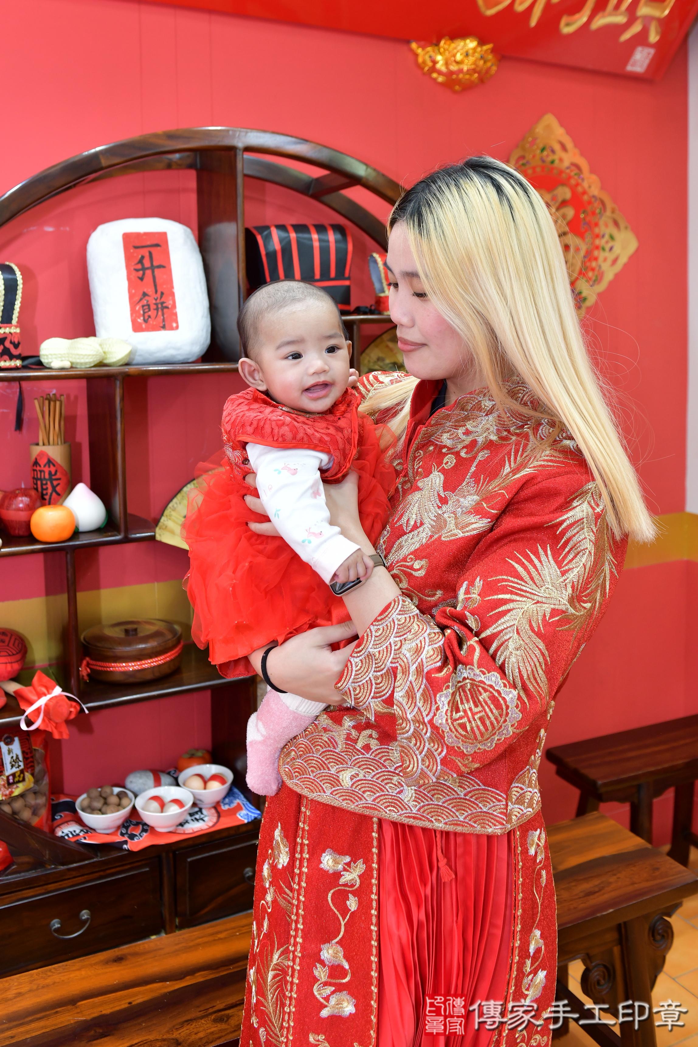 傳家手工印章桃園店、抓周、度脺、美式風會場、傳家嬰兒古禮、吉祥話、抓周道具物品24種、拍照。抓周證書。寶寶抓周、滿周歲、生日快樂、祝福