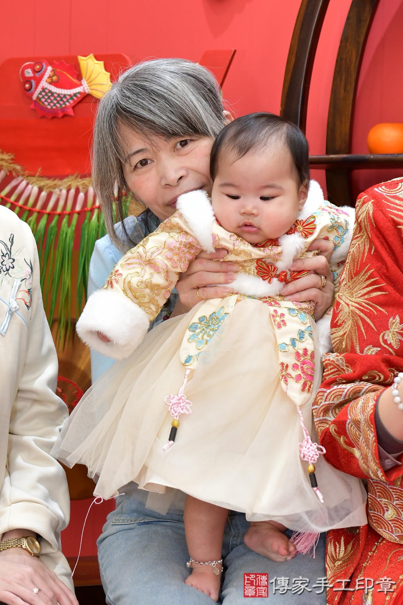 傳家手工印章桃園店、抓周、度脺、美式風會場、傳家嬰兒古禮、吉祥話、抓周道具物品24種、拍照。抓周證書。寶寶抓周、滿周歲、生日快樂、祝福 傳家手工印章桃園店、抓周、度脺、美式風會場、傳家嬰兒古禮、吉祥話、抓周道具物品24種、拍照。抓周證書。寶寶抓周、滿周歲、生日快樂、祝福