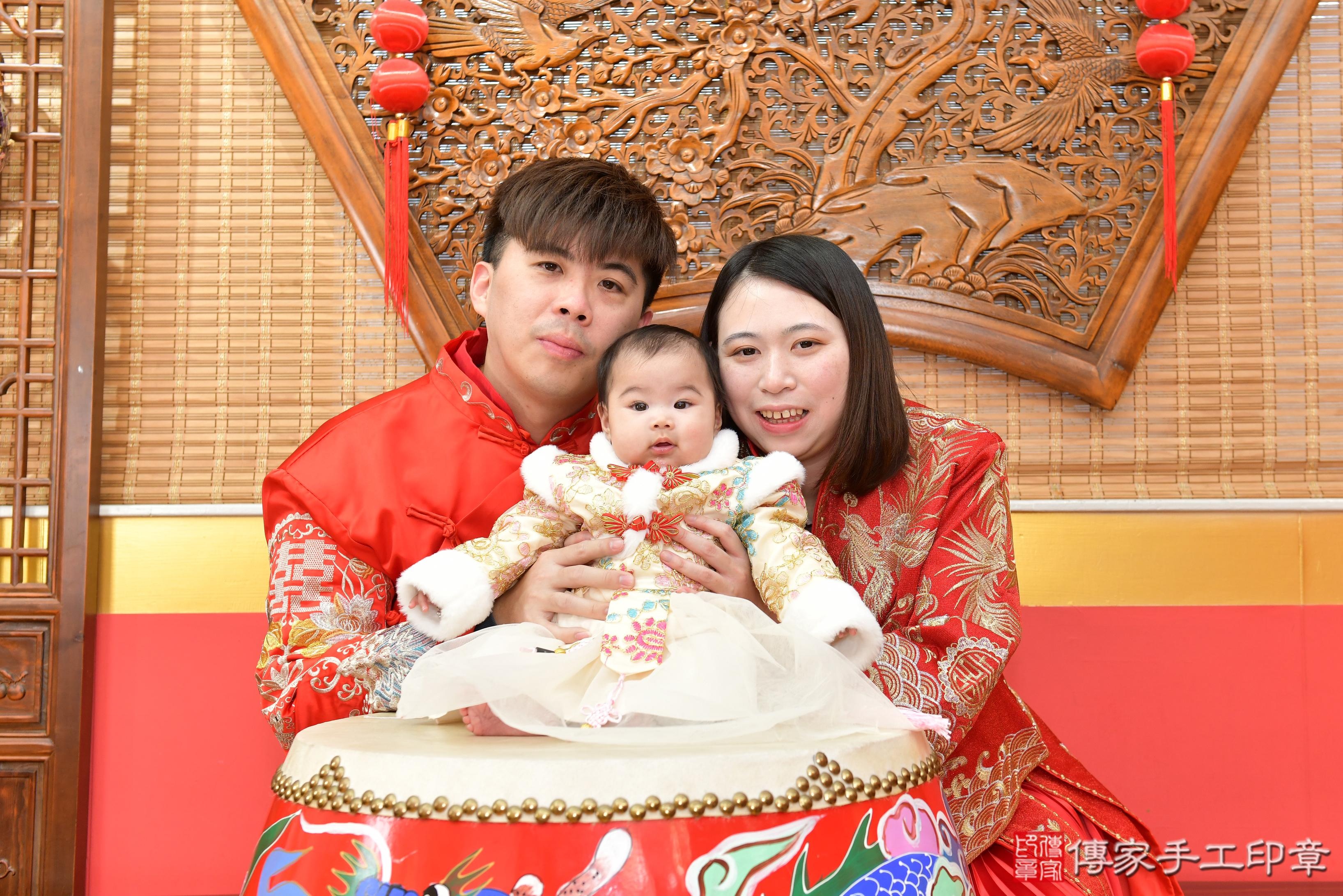 傳家手工印章桃園店、抓周、度脺、美式風會場、傳家嬰兒古禮、吉祥話、抓周道具物品24種、拍照。抓周證書。寶寶抓周、滿周歲、生日快樂、祝福 傳家手工印章桃園店、抓周、度脺、美式風會場、傳家嬰兒古禮、吉祥話、抓周道具物品24種、拍照。抓周證書。寶寶抓周、滿周歲、生日快樂、祝福