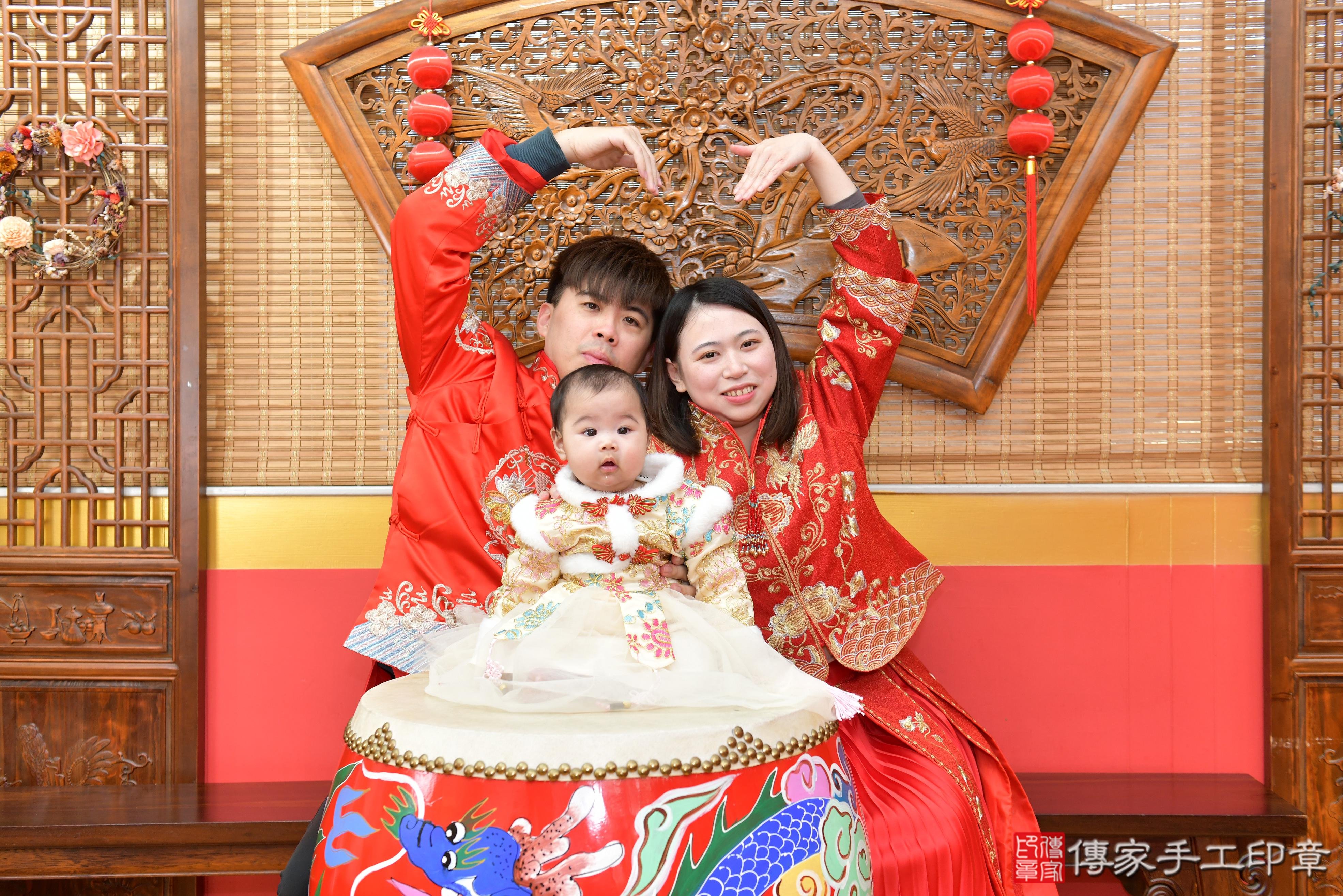 傳家手工印章桃園店、抓周、度脺、美式風會場、傳家嬰兒古禮、吉祥話、抓周道具物品24種、拍照。抓周證書。寶寶抓周、滿周歲、生日快樂、祝福 傳家手工印章桃園店、抓周、度脺、美式風會場、傳家嬰兒古禮、吉祥話、抓周道具物品24種、拍照。抓周證書。寶寶抓周、滿周歲、生日快樂、祝福