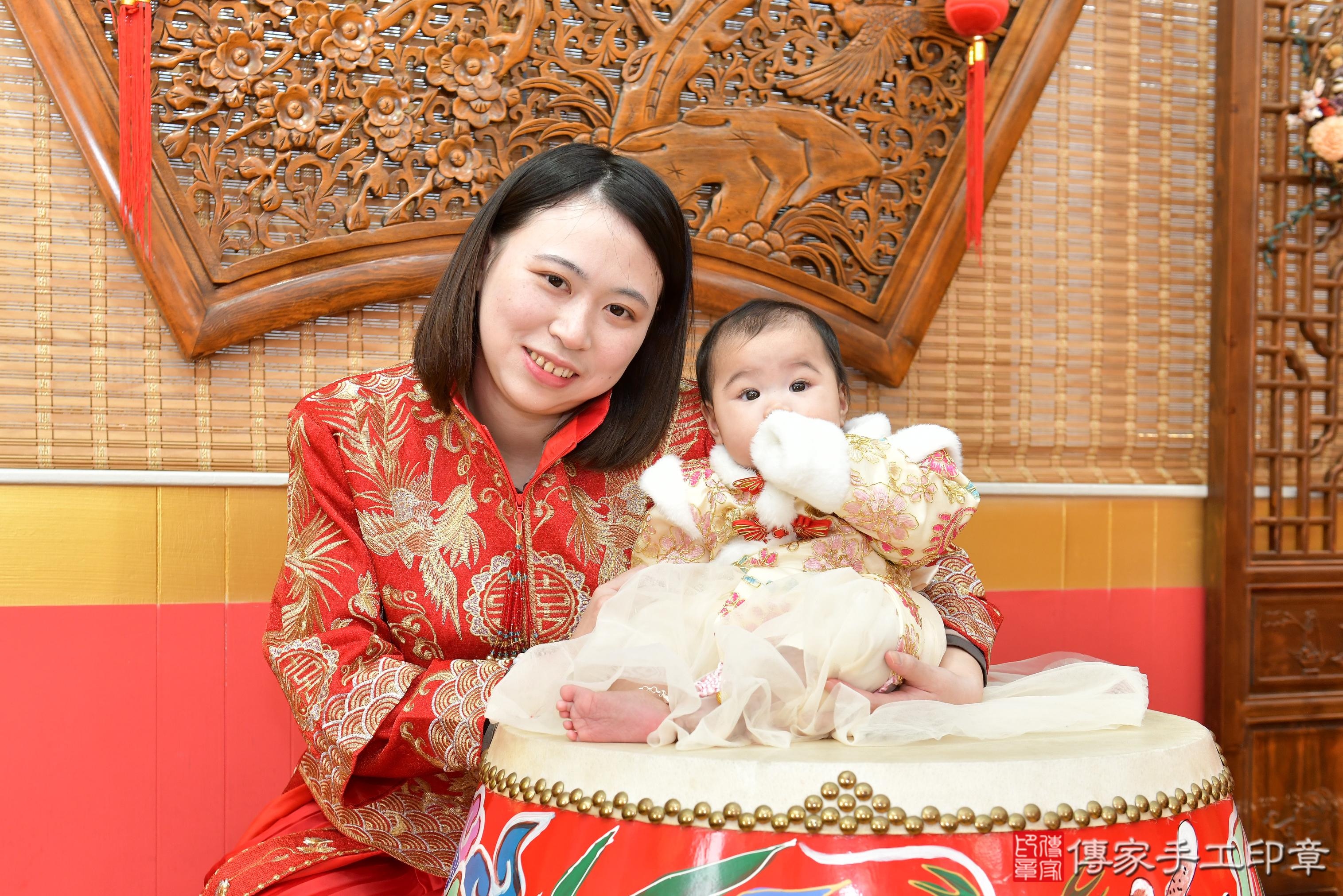 傳家手工印章桃園店、抓周、度脺、美式風會場、傳家嬰兒古禮、吉祥話、抓周道具物品24種、拍照。抓周證書。寶寶抓周、滿周歲、生日快樂、祝福 傳家手工印章桃園店、抓周、度脺、美式風會場、傳家嬰兒古禮、吉祥話、抓周道具物品24種、拍照。抓周證書。寶寶抓周、滿周歲、生日快樂、祝福