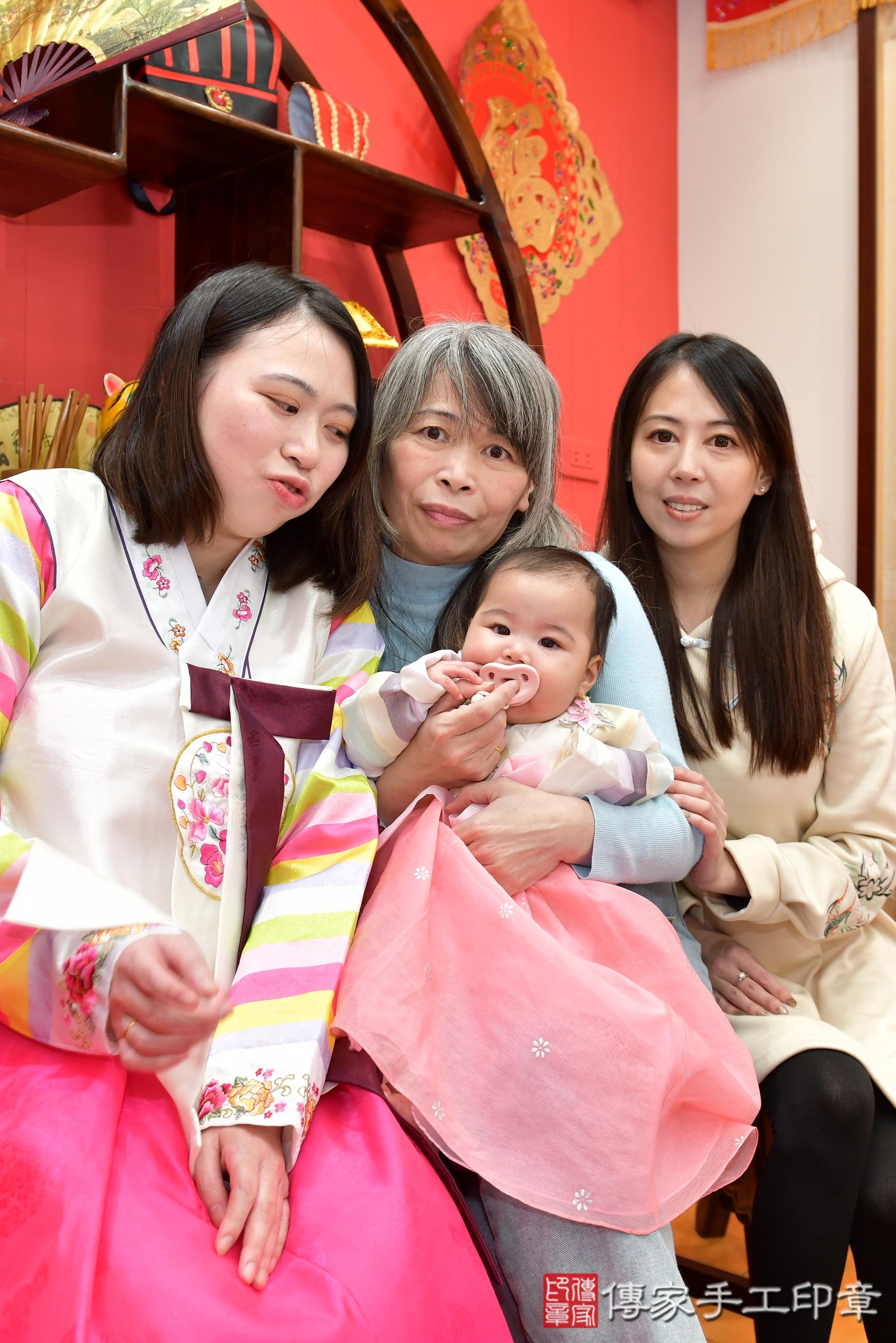 傳家手工印章桃園店、抓周、度脺、美式風會場、傳家嬰兒古禮、吉祥話、抓周道具物品24種、拍照。抓周證書。寶寶抓周、滿周歲、生日快樂、祝福 傳家手工印章桃園店、抓周、度脺、美式風會場、傳家嬰兒古禮、吉祥話、抓周道具物品24種、拍照。抓周證書。寶寶抓周、滿周歲、生日快樂、祝福