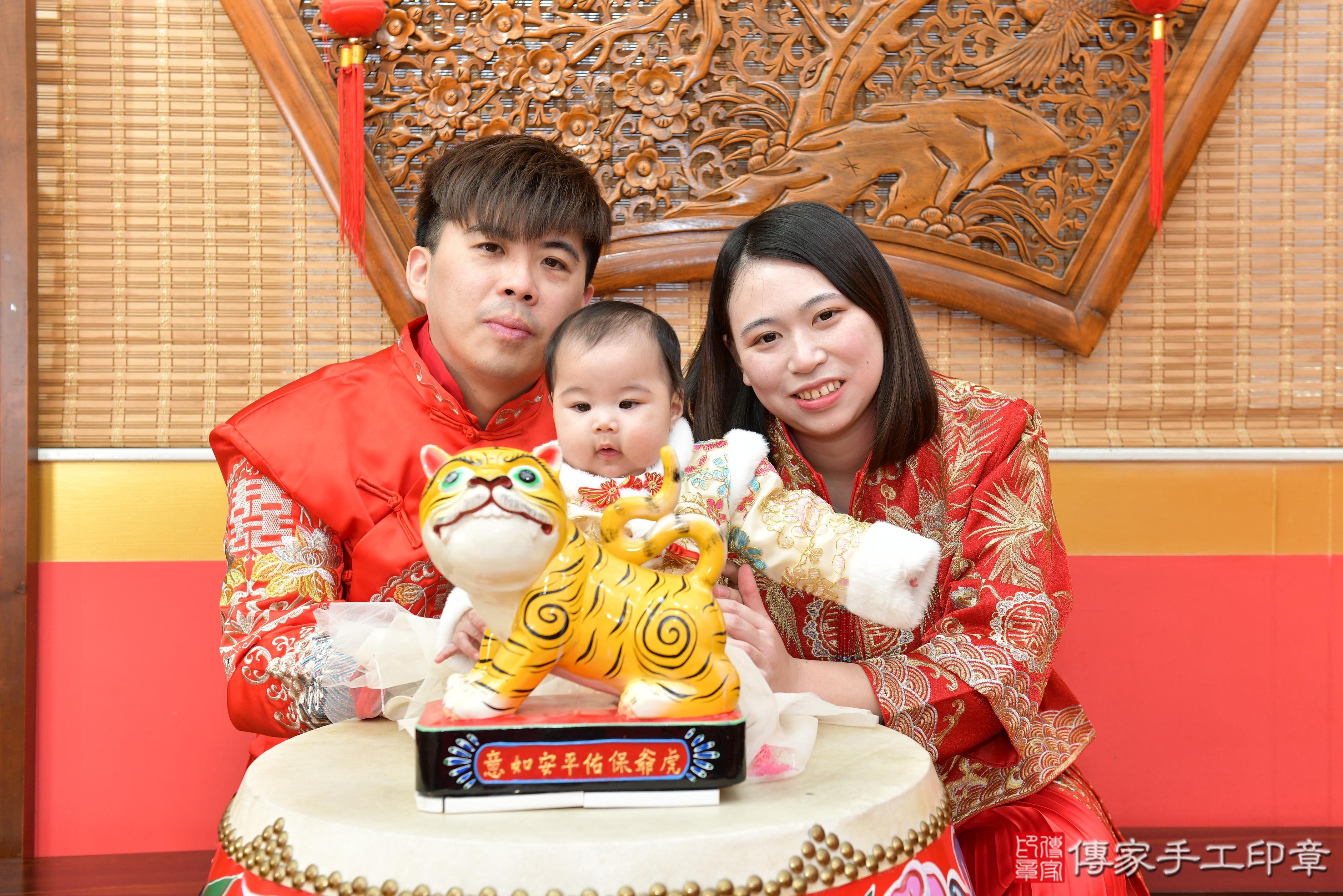 傳家手工印章桃園店、抓周、度脺、美式風會場、傳家嬰兒古禮、吉祥話、抓周道具物品24種、拍照。抓周證書。寶寶抓周、滿周歲、生日快樂、祝福 傳家手工印章桃園店、抓周、度脺、美式風會場、傳家嬰兒古禮、吉祥話、抓周道具物品24種、拍照。抓周證書。寶寶抓周、滿周歲、生日快樂、祝福