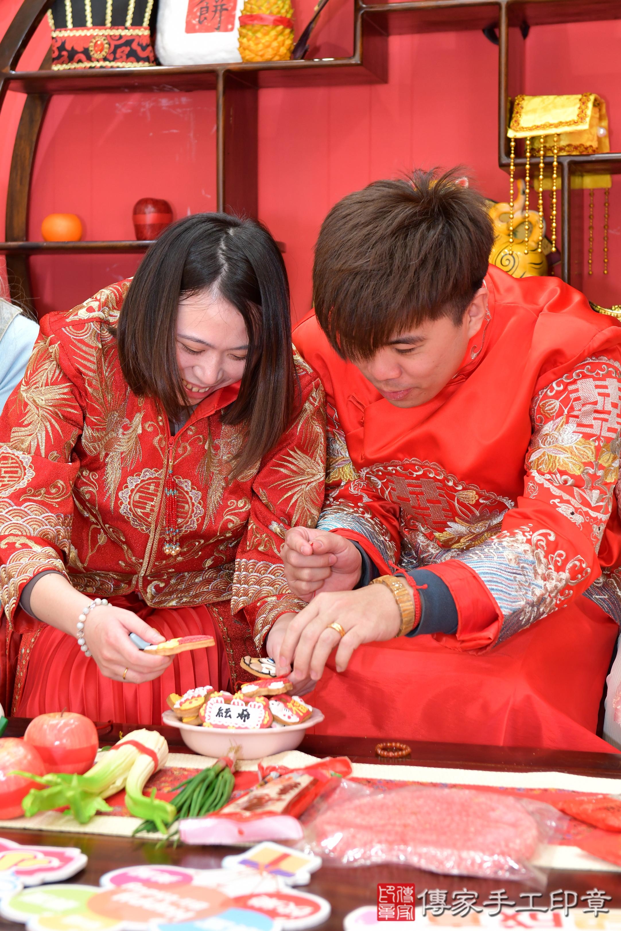 傳家手工印章桃園店、抓周、度脺、美式風會場、傳家嬰兒古禮、吉祥話、抓周道具物品24種、拍照。抓周證書。寶寶抓周、滿周歲、生日快樂、祝福 傳家手工印章桃園店、抓周、度脺、美式風會場、傳家嬰兒古禮、吉祥話、抓周道具物品24種、拍照。抓周證書。寶寶抓周、滿周歲、生日快樂、祝福