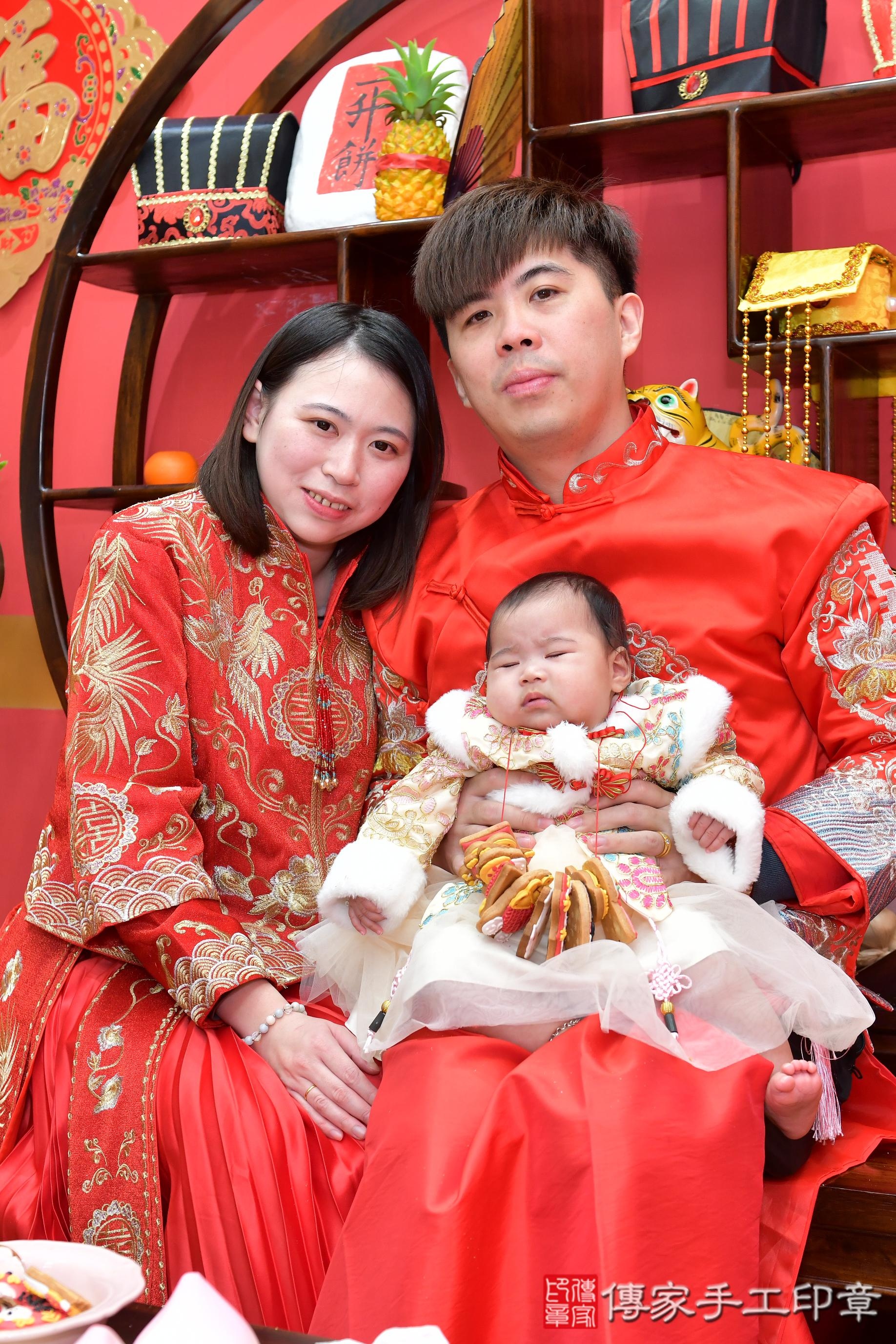 傳家手工印章桃園店、抓周、度脺、美式風會場、傳家嬰兒古禮、吉祥話、抓周道具物品24種、拍照。抓周證書。寶寶抓周、滿周歲、生日快樂、祝福 傳家手工印章桃園店、抓周、度脺、美式風會場、傳家嬰兒古禮、吉祥話、抓周道具物品24種、拍照。抓周證書。寶寶抓周、滿周歲、生日快樂、祝福