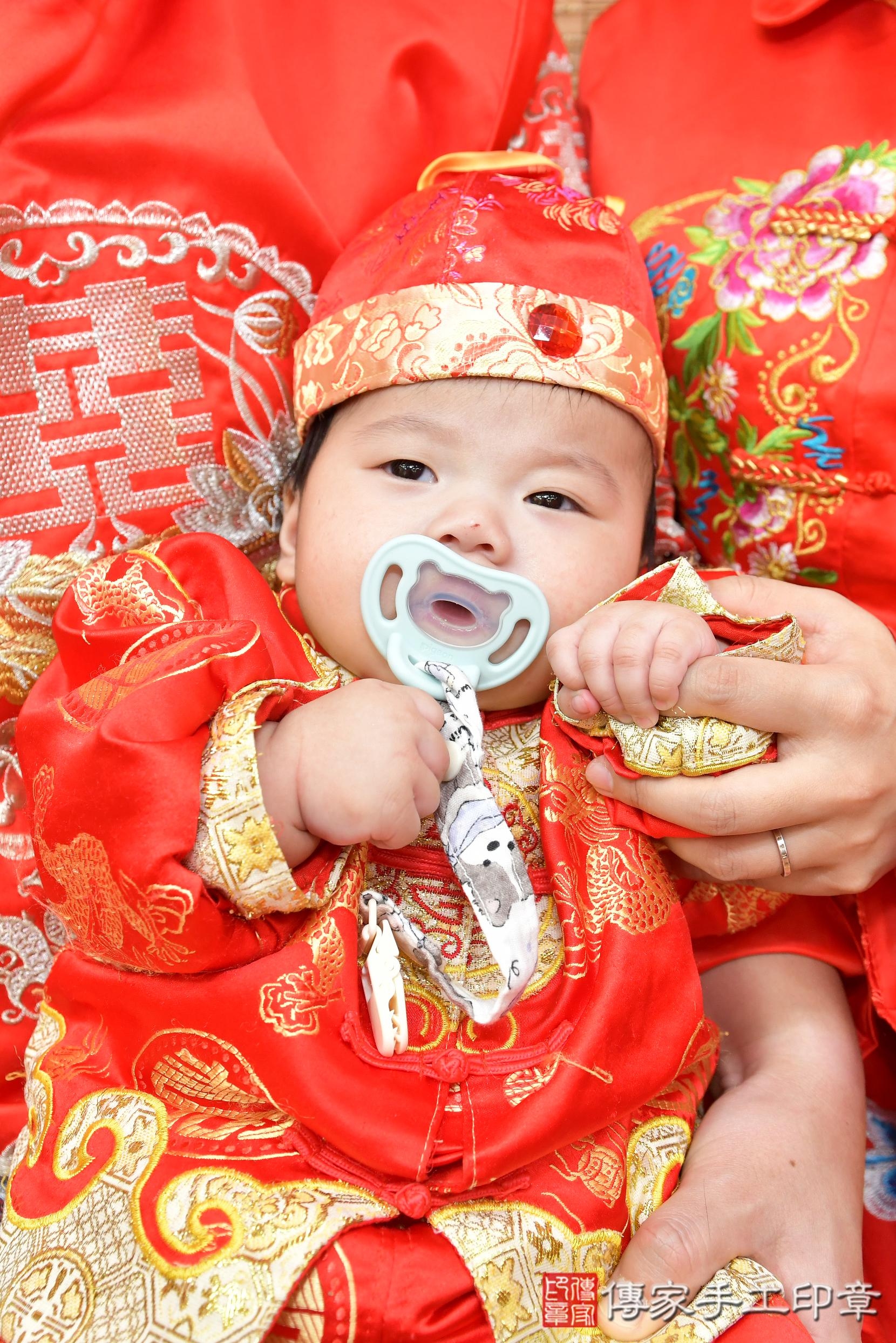 傳家手工印章桃園店、抓周、度脺、美式風會場、傳家嬰兒古禮、吉祥話、抓周道具物品24種、拍照。抓周證書。寶寶抓周、滿周歲、生日快樂、祝福 傳家手工印章桃園店、抓周、度脺、美式風會場、傳家嬰兒古禮、吉祥話、抓周道具物品24種、拍照。抓周證書。寶寶抓周、滿周歲、生日快樂、祝福