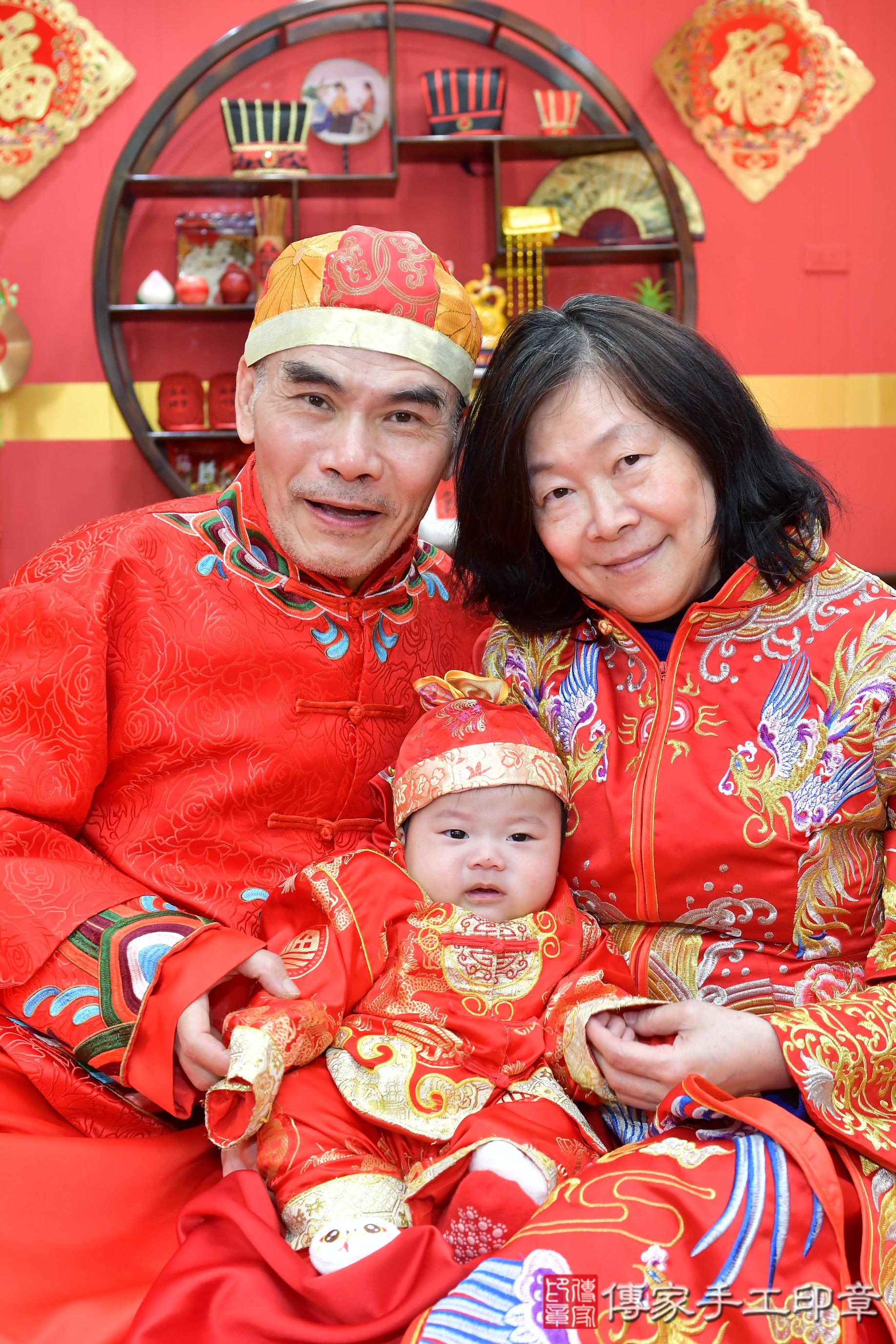 傳家手工印章桃園店、抓周、度脺、美式風會場、傳家嬰兒古禮、吉祥話、抓周道具物品24種、拍照。抓周證書。寶寶抓周、滿周歲、生日快樂、祝福 傳家手工印章桃園店、抓周、度脺、美式風會場、傳家嬰兒古禮、吉祥話、抓周道具物品24種、拍照。抓周證書。寶寶抓周、滿周歲、生日快樂、祝福