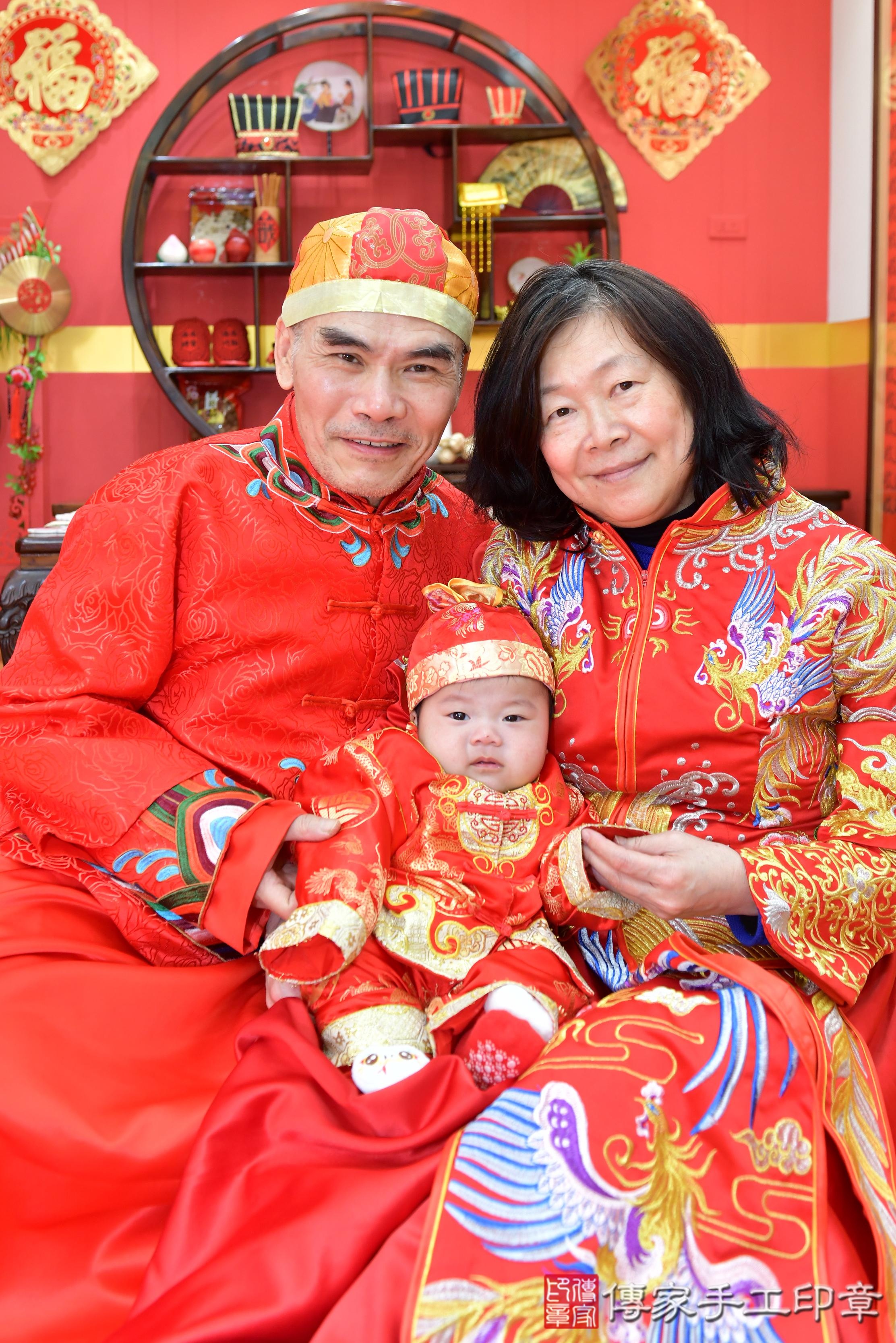 傳家手工印章桃園店、抓周、度脺、美式風會場、傳家嬰兒古禮、吉祥話、抓周道具物品24種、拍照。抓周證書。寶寶抓周、滿周歲、生日快樂、祝福 傳家手工印章桃園店、抓周、度脺、美式風會場、傳家嬰兒古禮、吉祥話、抓周道具物品24種、拍照。抓周證書。寶寶抓周、滿周歲、生日快樂、祝福