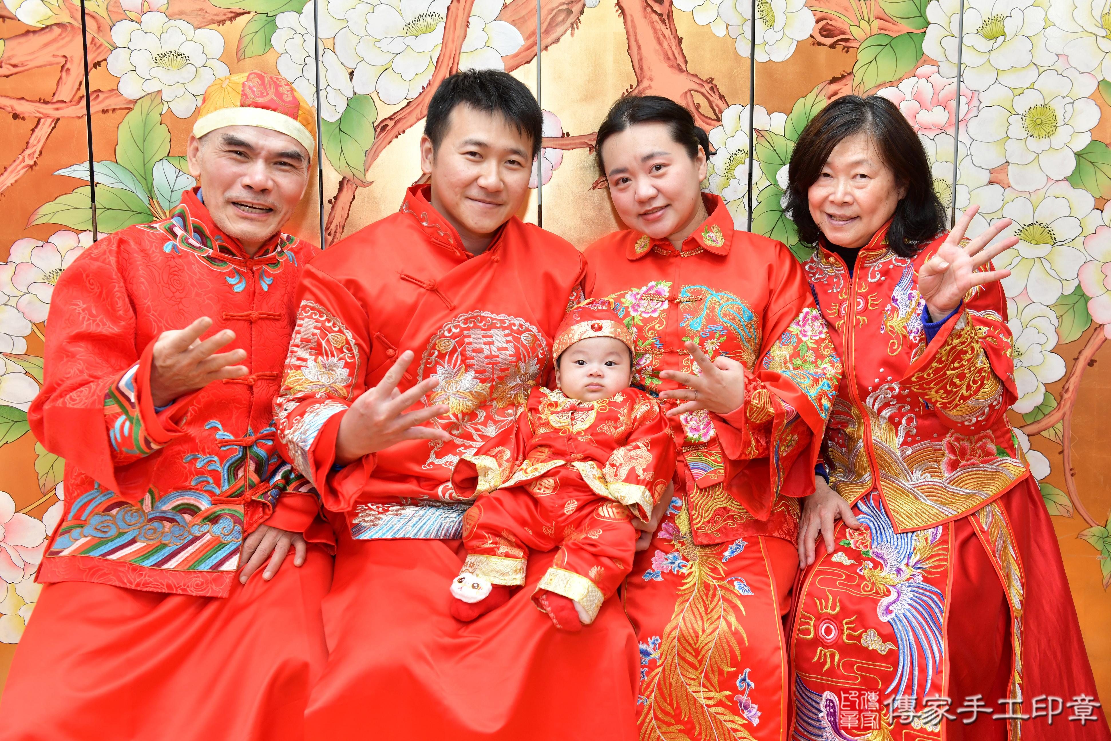 傳家手工印章桃園店、抓周、度脺、美式風會場、傳家嬰兒古禮、吉祥話、抓周道具物品24種、拍照。抓周證書。寶寶抓周、滿周歲、生日快樂、祝福 傳家手工印章桃園店、抓周、度脺、美式風會場、傳家嬰兒古禮、吉祥話、抓周道具物品24種、拍照。抓周證書。寶寶抓周、滿周歲、生日快樂、祝福