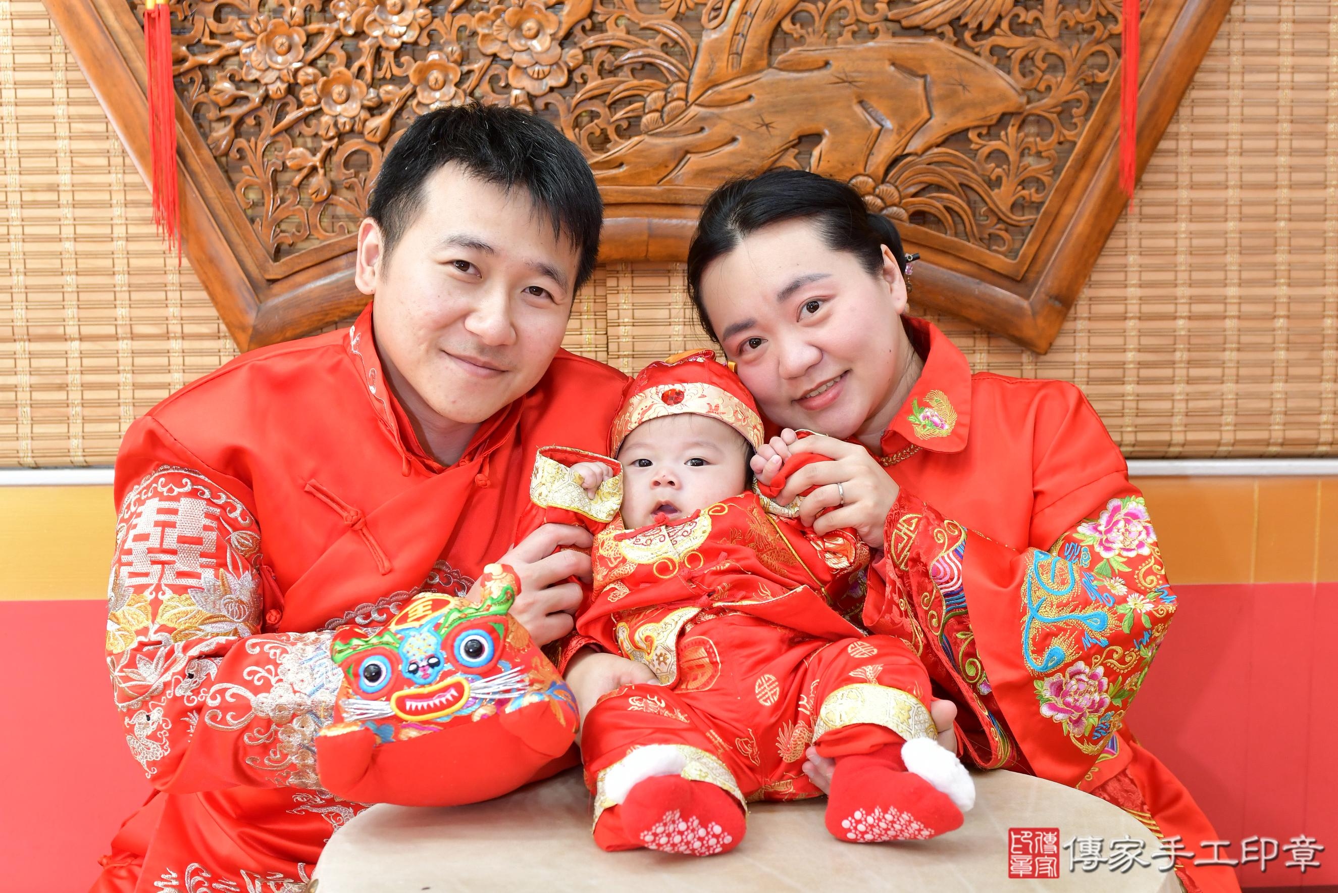 傳家手工印章桃園店、抓周、度脺、美式風會場、傳家嬰兒古禮、吉祥話、抓周道具物品24種、拍照。抓周證書。寶寶抓周、滿周歲、生日快樂、祝福 傳家手工印章桃園店、抓周、度脺、美式風會場、傳家嬰兒古禮、吉祥話、抓周道具物品24種、拍照。抓周證書。寶寶抓周、滿周歲、生日快樂、祝福