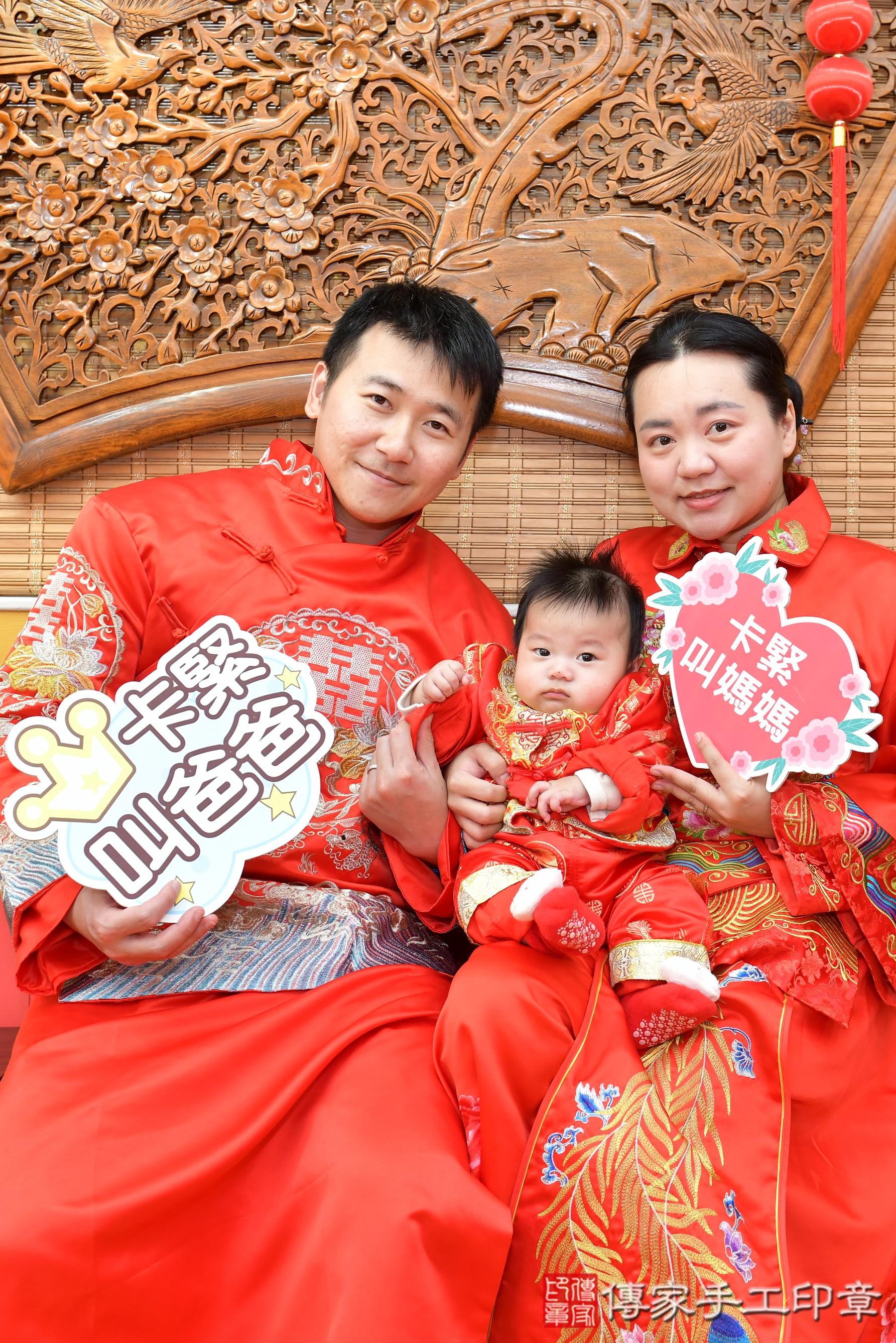 傳家手工印章桃園店、抓周、度脺、美式風會場、傳家嬰兒古禮、吉祥話、抓周道具物品24種、拍照。抓周證書。寶寶抓周、滿周歲、生日快樂、祝福 傳家手工印章桃園店、抓周、度脺、美式風會場、傳家嬰兒古禮、吉祥話、抓周道具物品24種、拍照。抓周證書。寶寶抓周、滿周歲、生日快樂、祝福