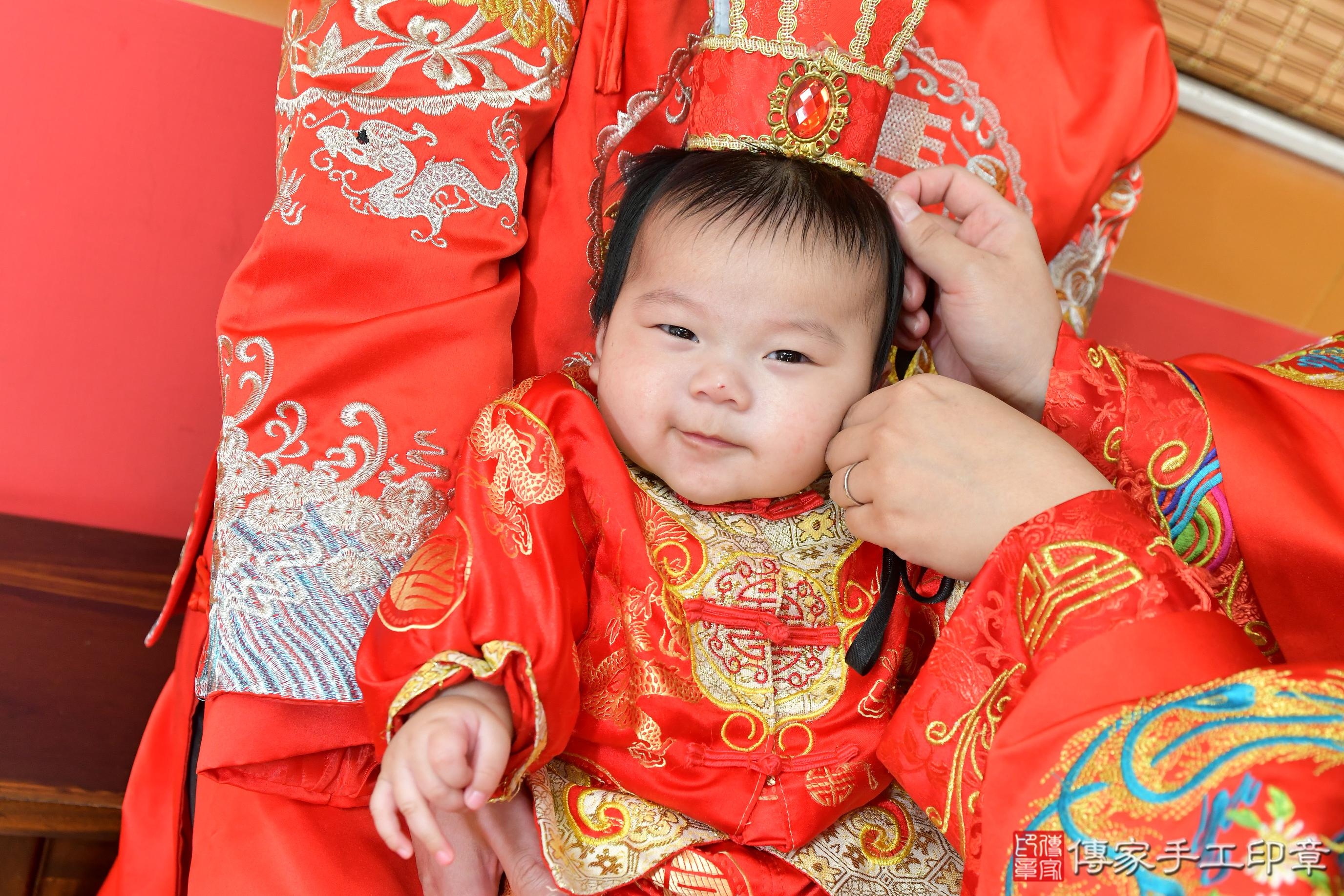 傳家手工印章桃園店、抓周、度脺、美式風會場、傳家嬰兒古禮、吉祥話、抓周道具物品24種、拍照。抓周證書。寶寶抓周、滿周歲、生日快樂、祝福 傳家手工印章桃園店、抓周、度脺、美式風會場、傳家嬰兒古禮、吉祥話、抓周道具物品24種、拍照。抓周證書。寶寶抓周、滿周歲、生日快樂、祝福