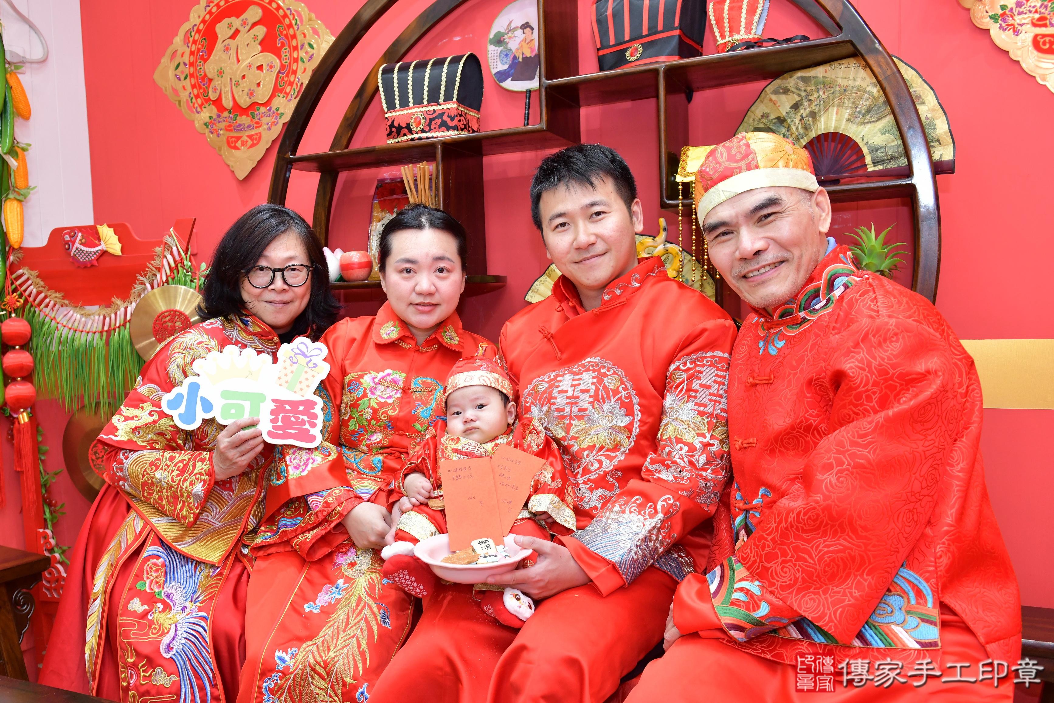 傳家手工印章桃園店、抓周、度脺、美式風會場、傳家嬰兒古禮、吉祥話、抓周道具物品24種、拍照。抓周證書。寶寶抓周、滿周歲、生日快樂、祝福 傳家手工印章桃園店、抓周、度脺、美式風會場、傳家嬰兒古禮、吉祥話、抓周道具物品24種、拍照。抓周證書。寶寶抓周、滿周歲、生日快樂、祝福