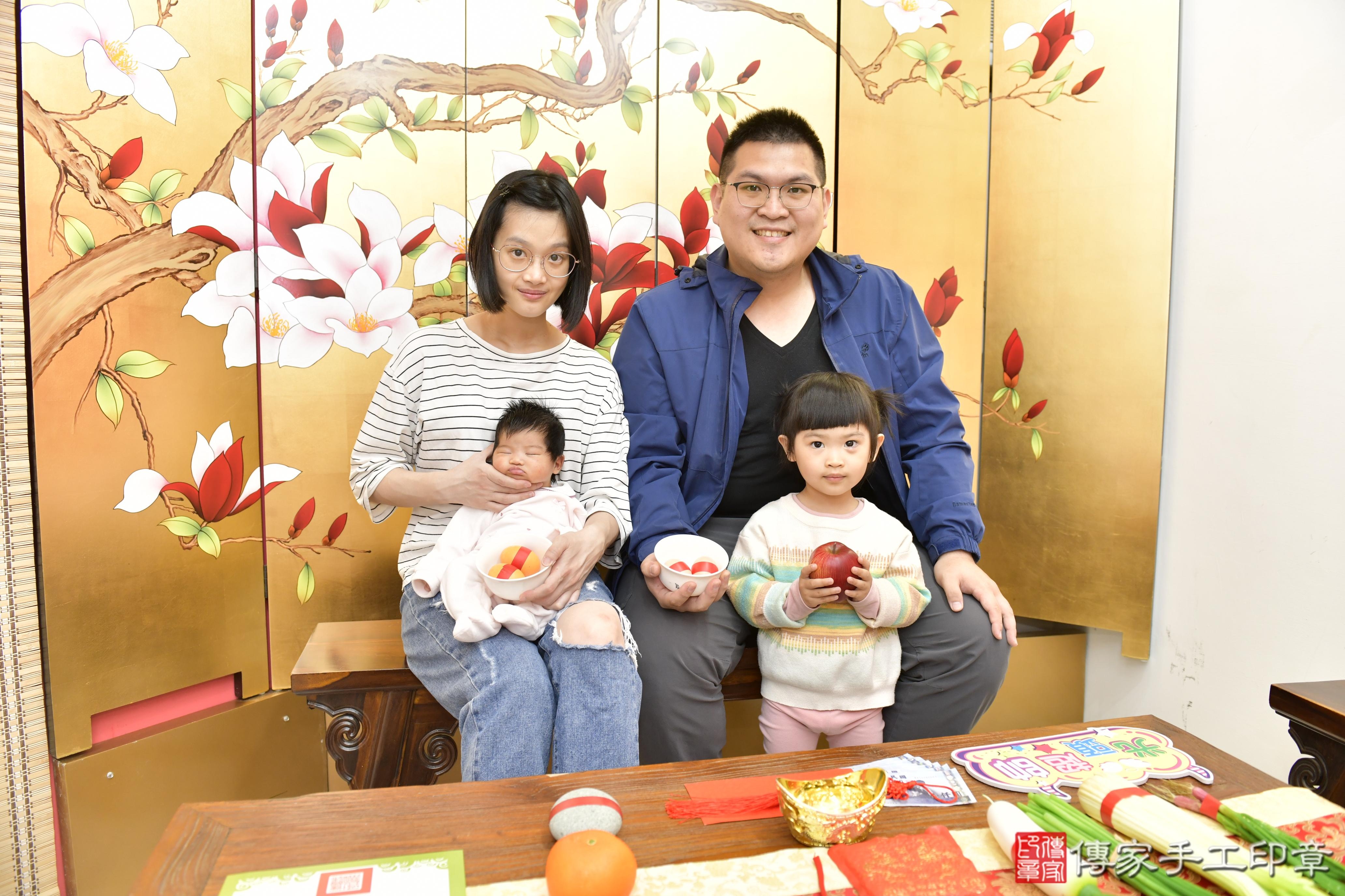 傳家手工印章新竹店、抓周、度脺、美式風會場、傳家嬰兒古禮、吉祥話、抓周道具物品24種、拍照。抓周證書。寶寶抓周、滿周歲、生日快樂、祝福 傳家手工印章新竹店、抓周、度脺、美式風會場、傳家嬰兒古禮、吉祥話、抓周道具物品24種、拍照。抓周證書。寶寶抓周、滿周歲、生日快樂、祝福