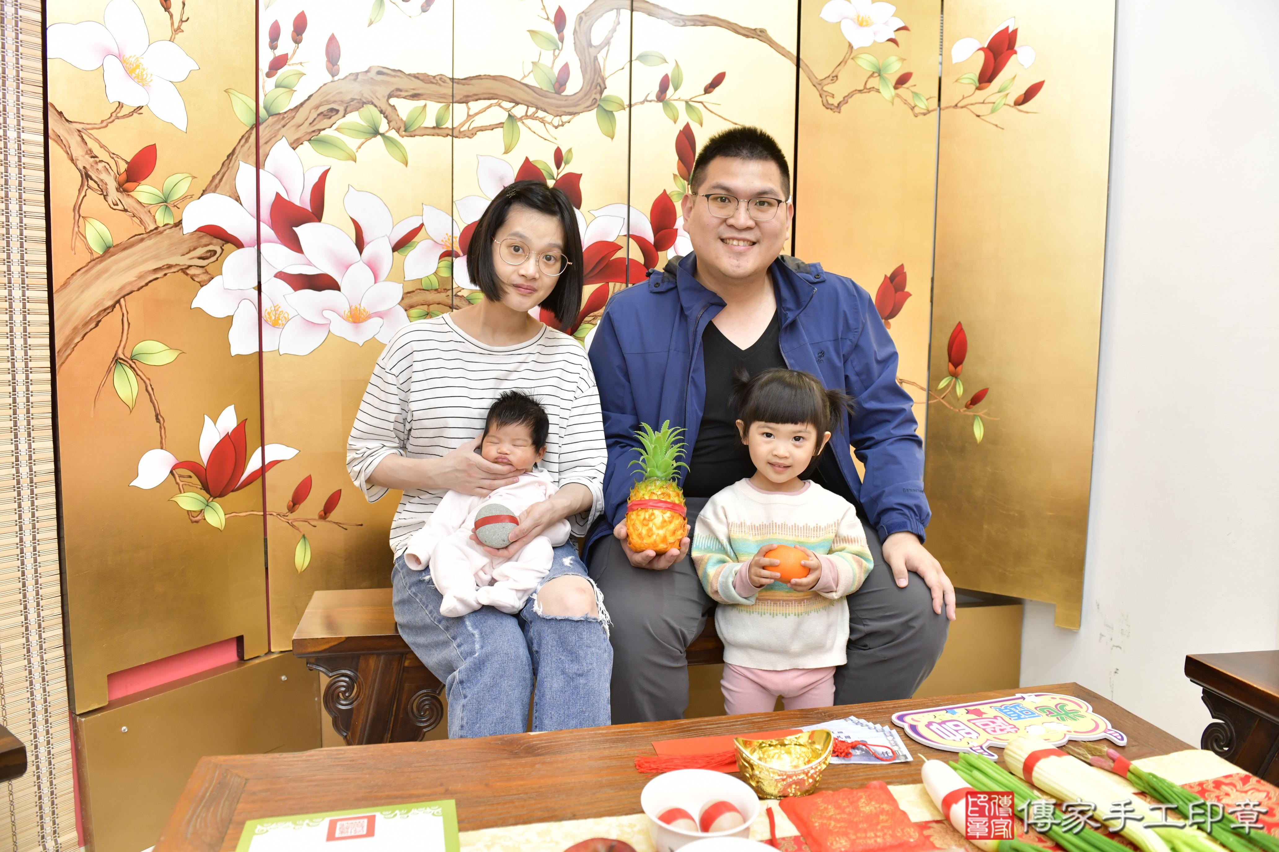 傳家手工印章新竹店、抓周、度脺、美式風會場、傳家嬰兒古禮、吉祥話、抓周道具物品24種、拍照。抓周證書。寶寶抓周、滿周歲、生日快樂、祝福 傳家手工印章新竹店、抓周、度脺、美式風會場、傳家嬰兒古禮、吉祥話、抓周道具物品24種、拍照。抓周證書。寶寶抓周、滿周歲、生日快樂、祝福