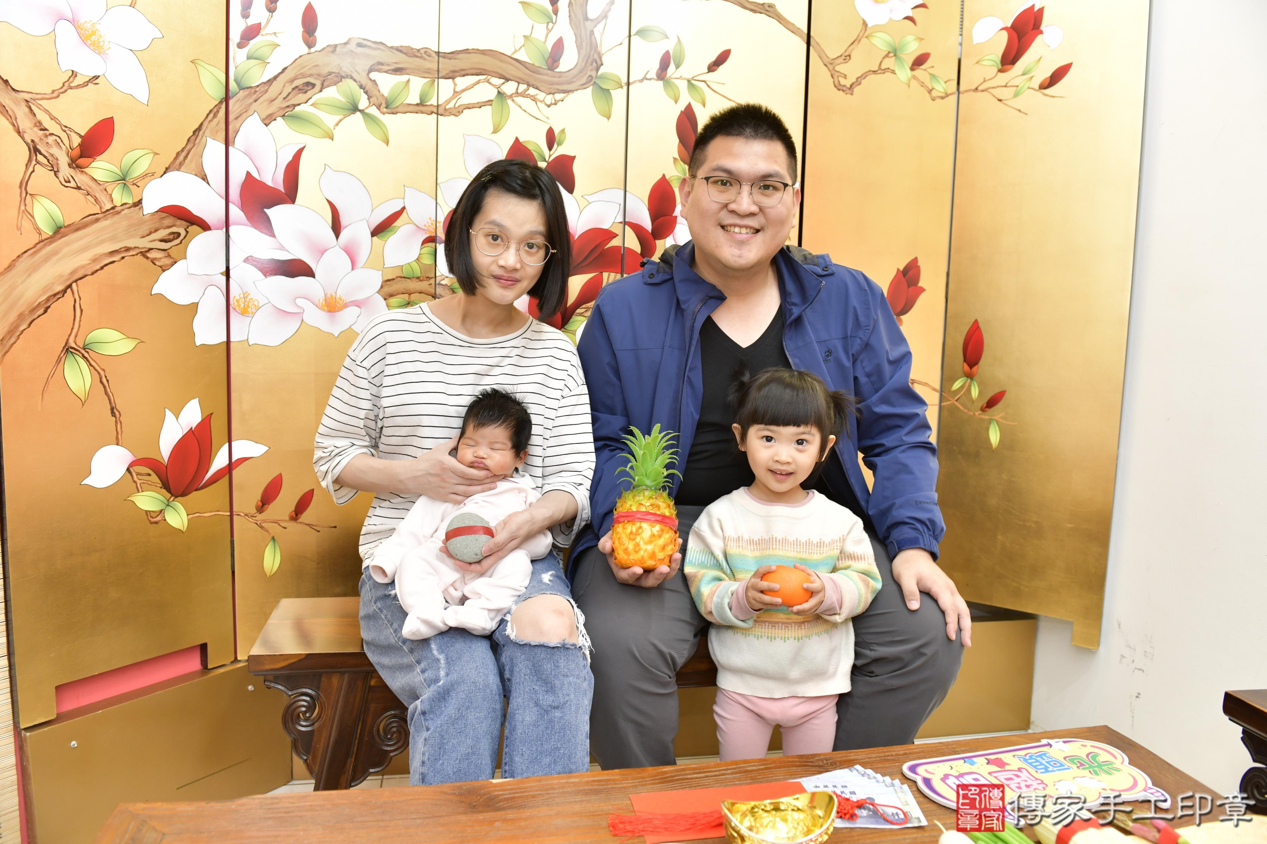 傳家手工印章新竹店、抓周、度脺、美式風會場、傳家嬰兒古禮、吉祥話、抓周道具物品24種、拍照。抓周證書。寶寶抓周、滿周歲、生日快樂、祝福 傳家手工印章新竹店、抓周、度脺、美式風會場、傳家嬰兒古禮、吉祥話、抓周道具物品24種、拍照。抓周證書。寶寶抓周、滿周歲、生日快樂、祝福