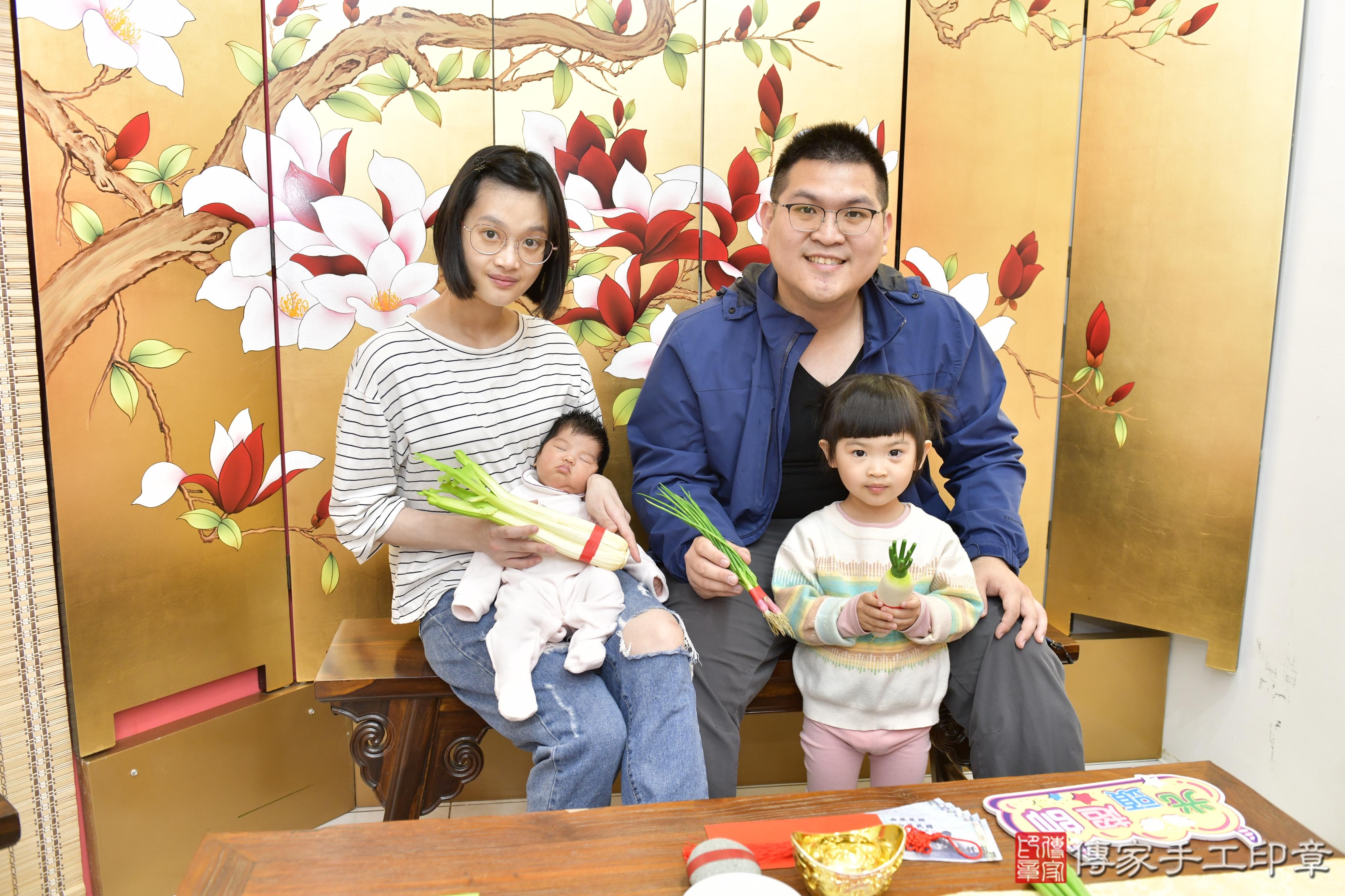 傳家手工印章新竹店、抓周、度脺、美式風會場、傳家嬰兒古禮、吉祥話、抓周道具物品24種、拍照。抓周證書。寶寶抓周、滿周歲、生日快樂、祝福 傳家手工印章新竹店、抓周、度脺、美式風會場、傳家嬰兒古禮、吉祥話、抓周道具物品24種、拍照。抓周證書。寶寶抓周、滿周歲、生日快樂、祝福