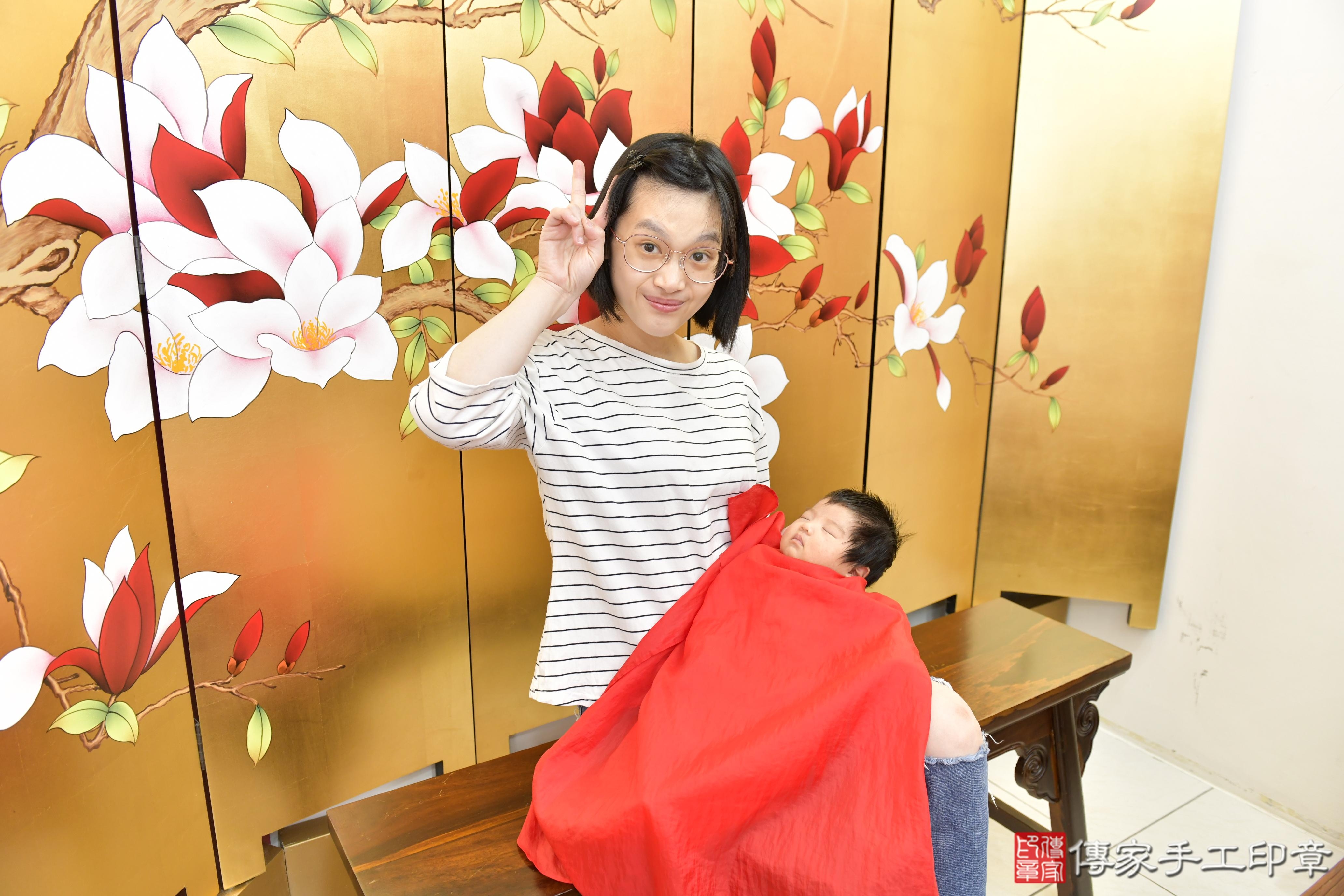 傳家手工印章新竹店、抓周、度脺、美式風會場、傳家嬰兒古禮、吉祥話、抓周道具物品24種、拍照。抓周證書。寶寶抓周、滿周歲、生日快樂、祝福 傳家手工印章新竹店、抓周、度脺、美式風會場、傳家嬰兒古禮、吉祥話、抓周道具物品24種、拍照。抓周證書。寶寶抓周、滿周歲、生日快樂、祝福