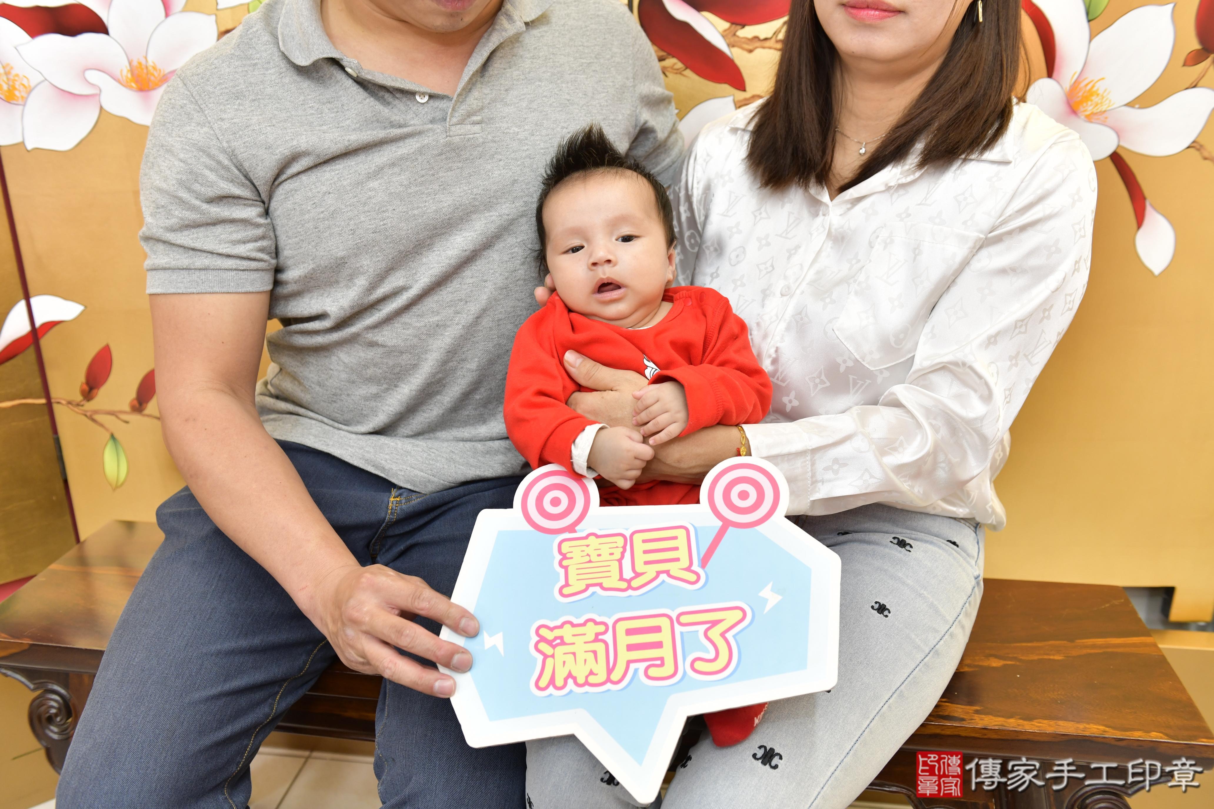 傳家手工印章新竹店、抓周、度脺、美式風會場、傳家嬰兒古禮、吉祥話、抓周道具物品24種、拍照。抓周證書。寶寶抓周、滿周歲、生日快樂、祝福