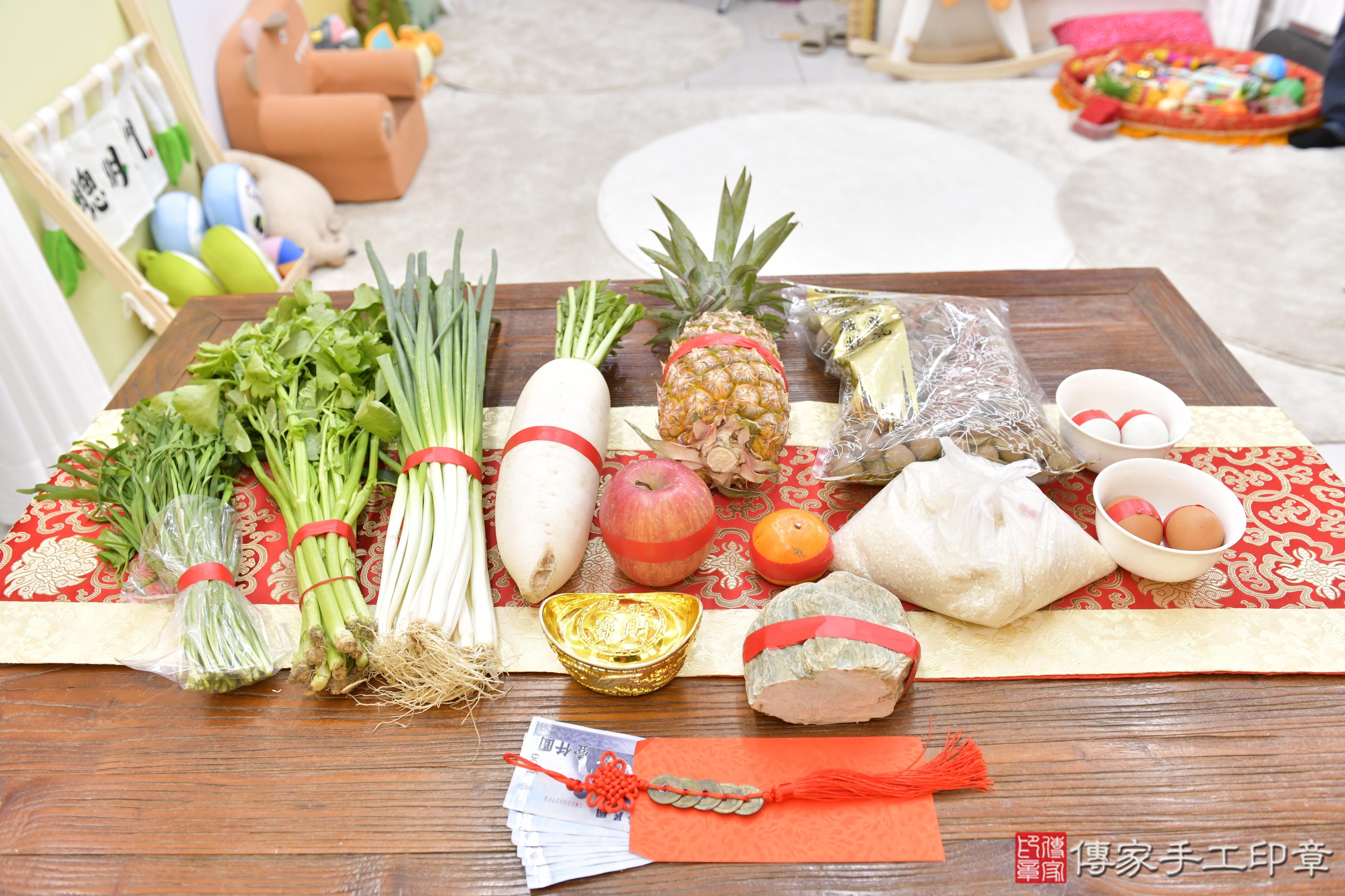 傳家手工印章新竹店、抓周、度脺、美式風會場、傳家嬰兒古禮、吉祥話、抓周道具物品24種、拍照。抓周證書。寶寶抓周、滿周歲、生日快樂、祝福