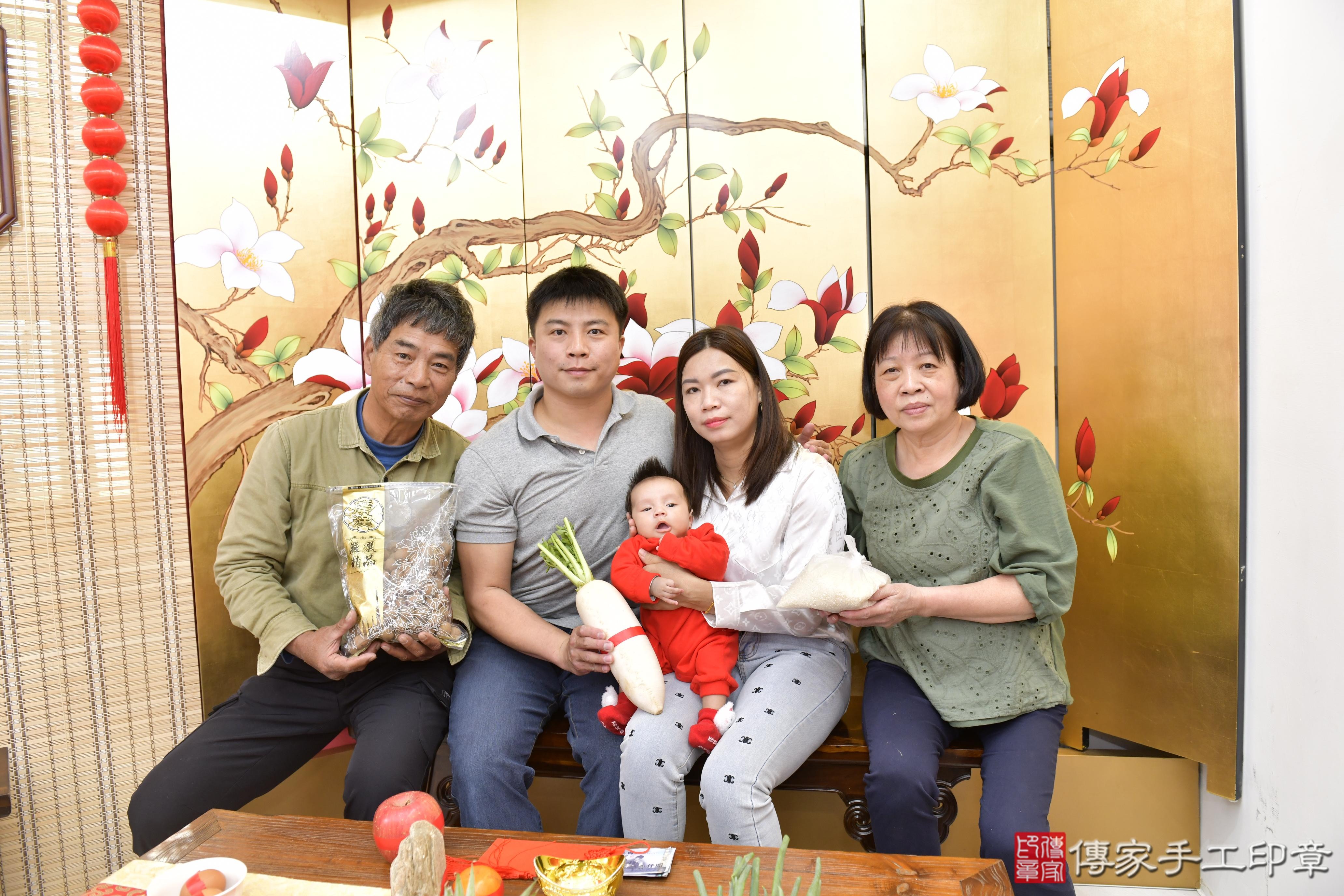 傳家手工印章新竹店、抓周、度脺、美式風會場、傳家嬰兒古禮、吉祥話、抓周道具物品24種、拍照。抓周證書。寶寶抓周、滿周歲、生日快樂、祝福