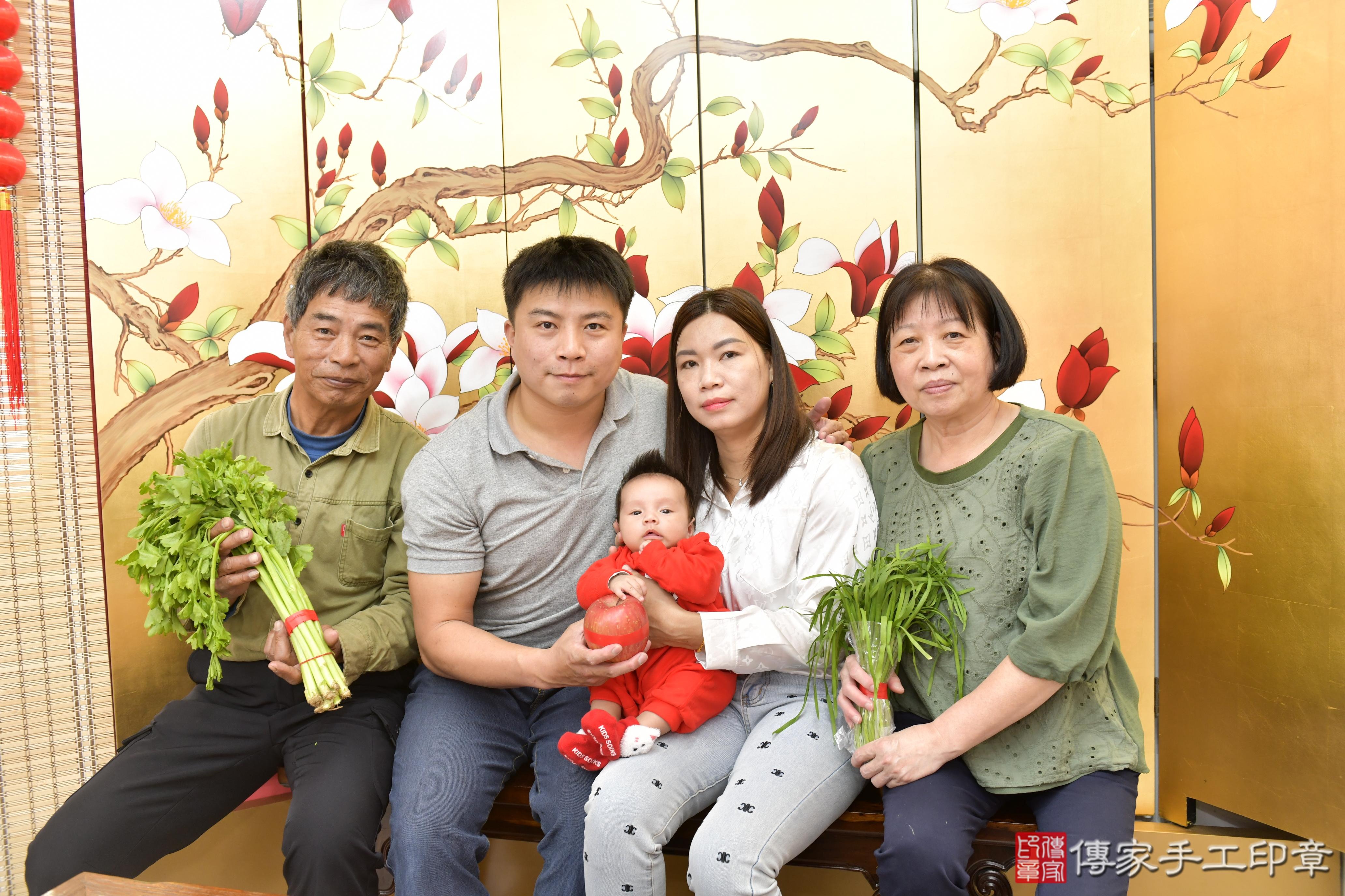 傳家手工印章新竹店、抓周、度脺、美式風會場、傳家嬰兒古禮、吉祥話、抓周道具物品24種、拍照。抓周證書。寶寶抓周、滿周歲、生日快樂、祝福