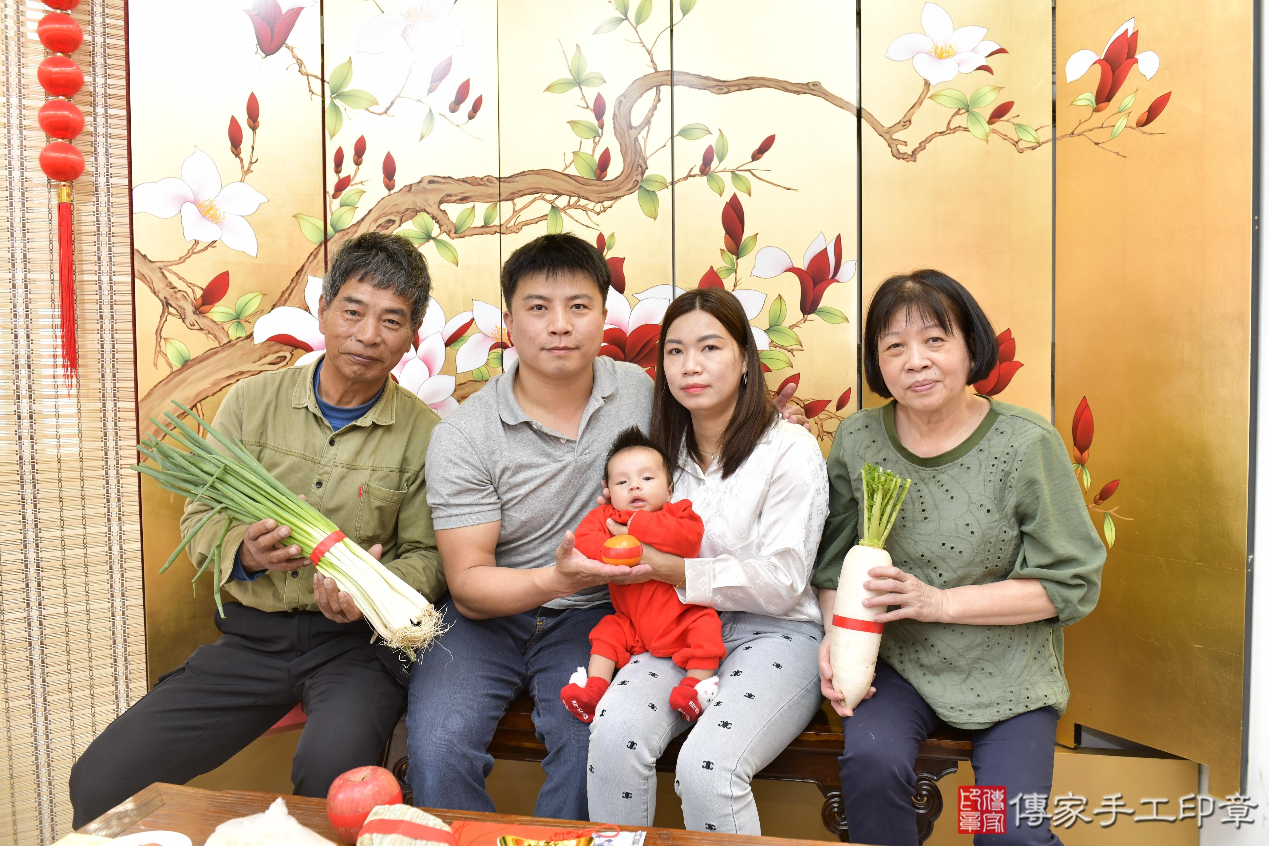 傳家手工印章新竹店、抓周、度脺、美式風會場、傳家嬰兒古禮、吉祥話、抓周道具物品24種、拍照。抓周證書。寶寶抓周、滿周歲、生日快樂、祝福