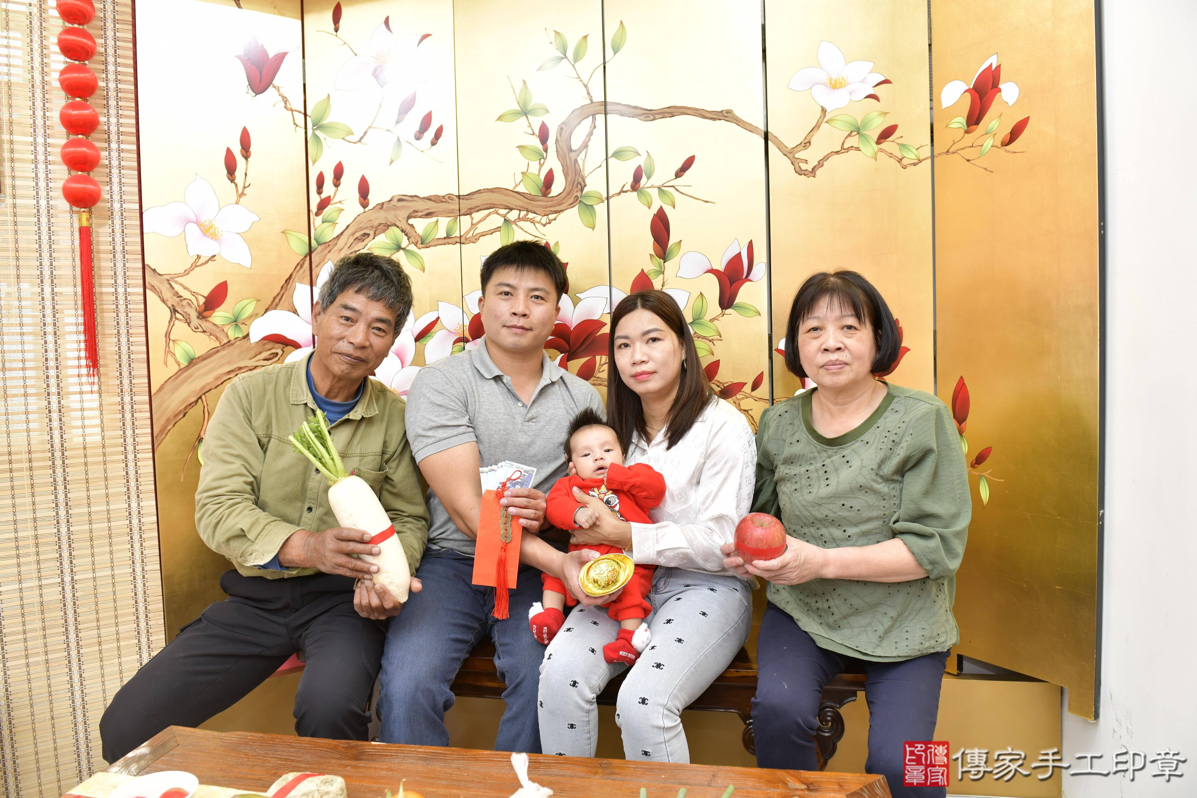 傳家手工印章新竹店、抓周、度脺、美式風會場、傳家嬰兒古禮、吉祥話、抓周道具物品24種、拍照。抓周證書。寶寶抓周、滿周歲、生日快樂、祝福