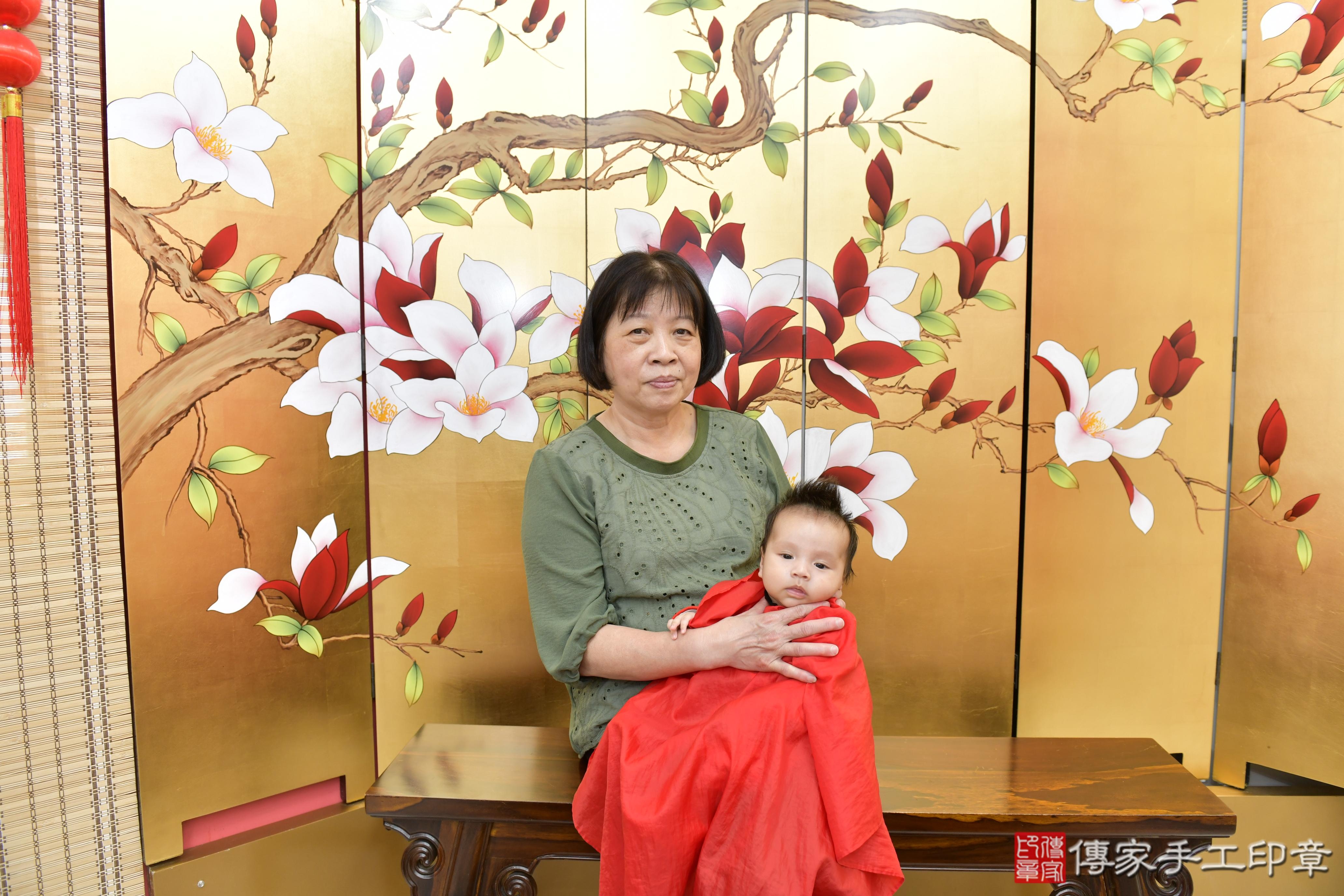 傳家手工印章新竹店、抓周、度脺、美式風會場、傳家嬰兒古禮、吉祥話、抓周道具物品24種、拍照。抓周證書。寶寶抓周、滿周歲、生日快樂、祝福