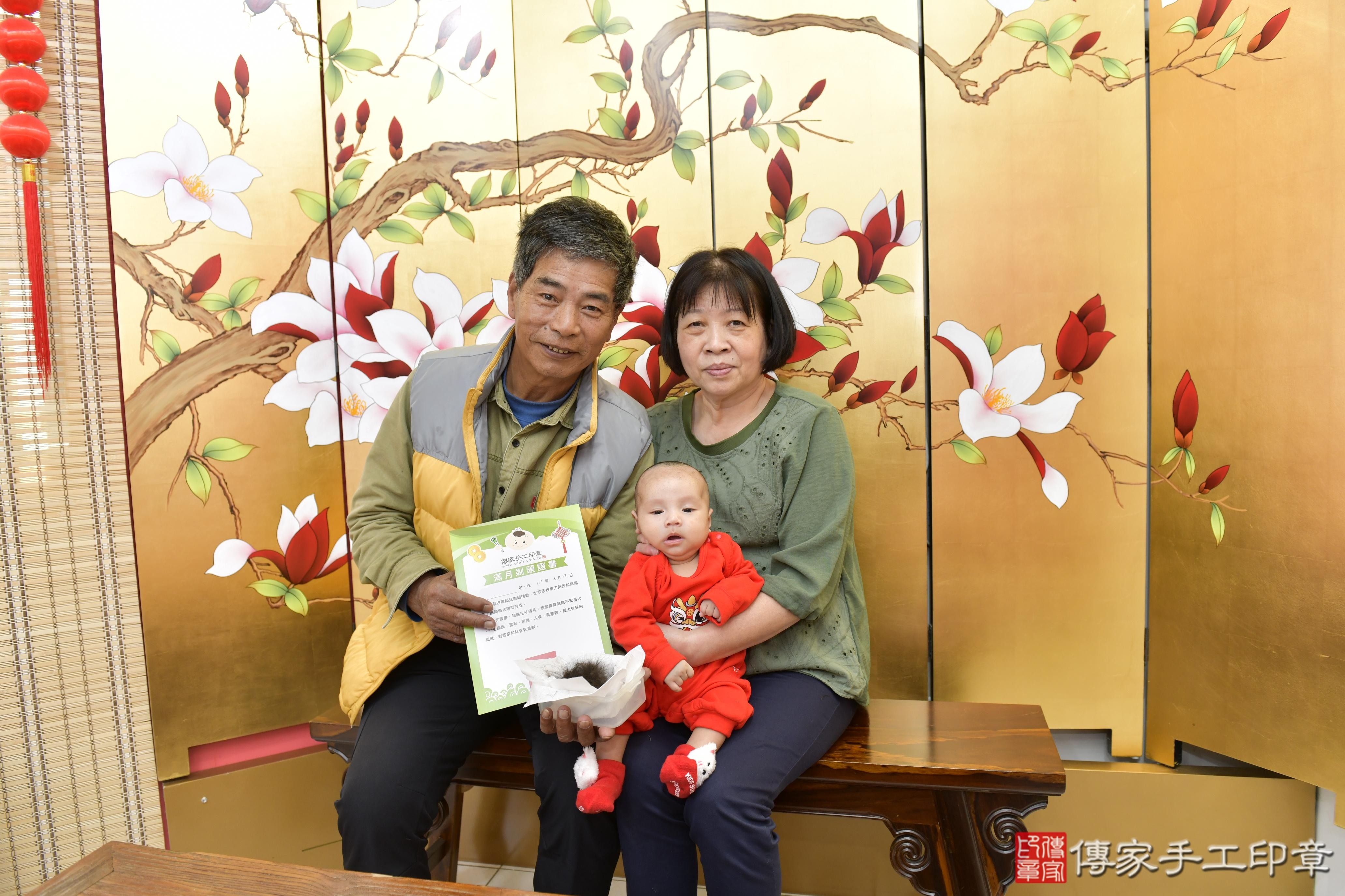 傳家手工印章新竹店、抓周、度脺、美式風會場、傳家嬰兒古禮、吉祥話、抓周道具物品24種、拍照。抓周證書。寶寶抓周、滿周歲、生日快樂、祝福