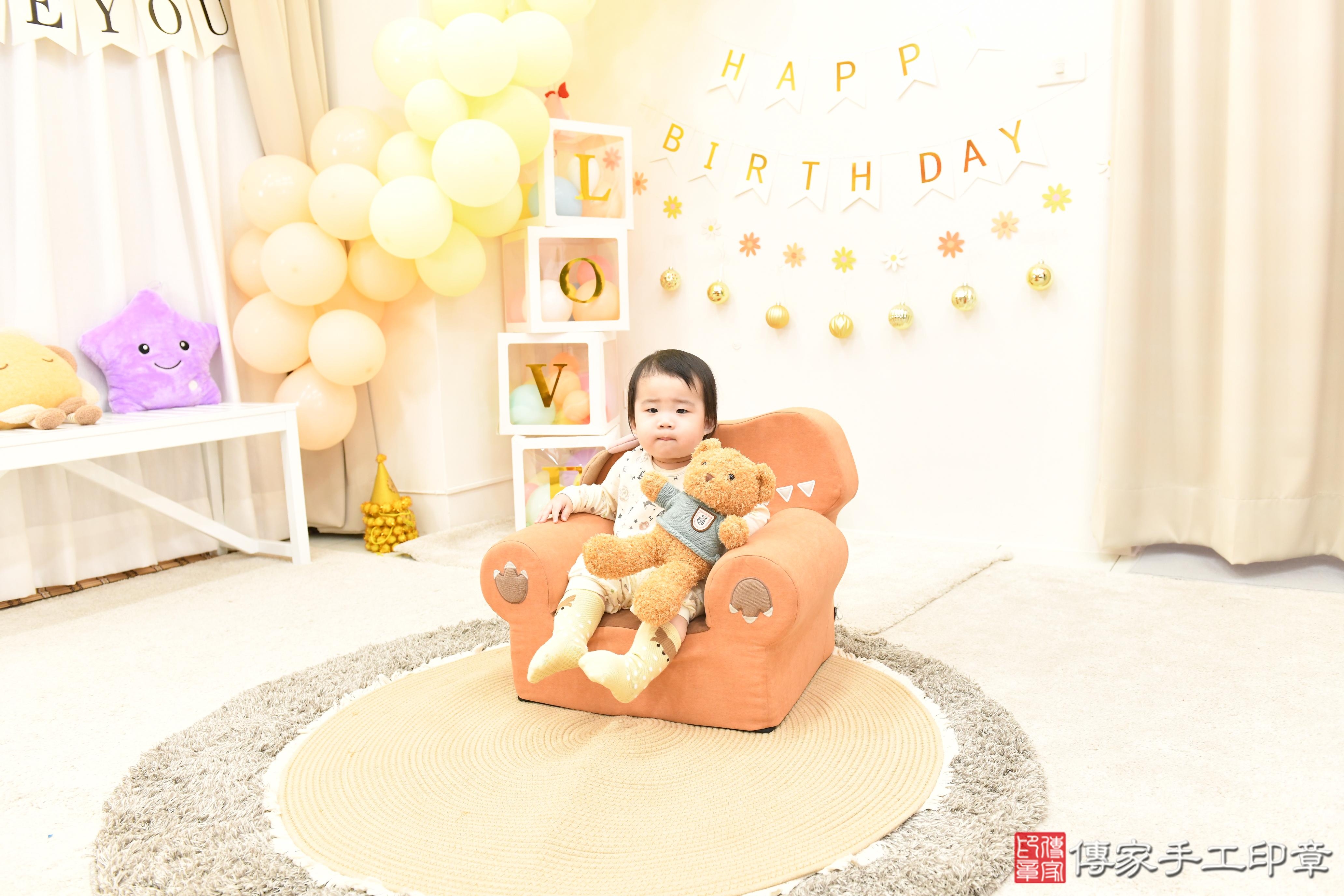 傳家手工印章高雄店、抓周、度脺、美式風會場、傳家嬰兒古禮、吉祥話、抓周道具物品24種、拍照。抓周證書。寶寶抓周、滿周歲、生日快樂、祝福