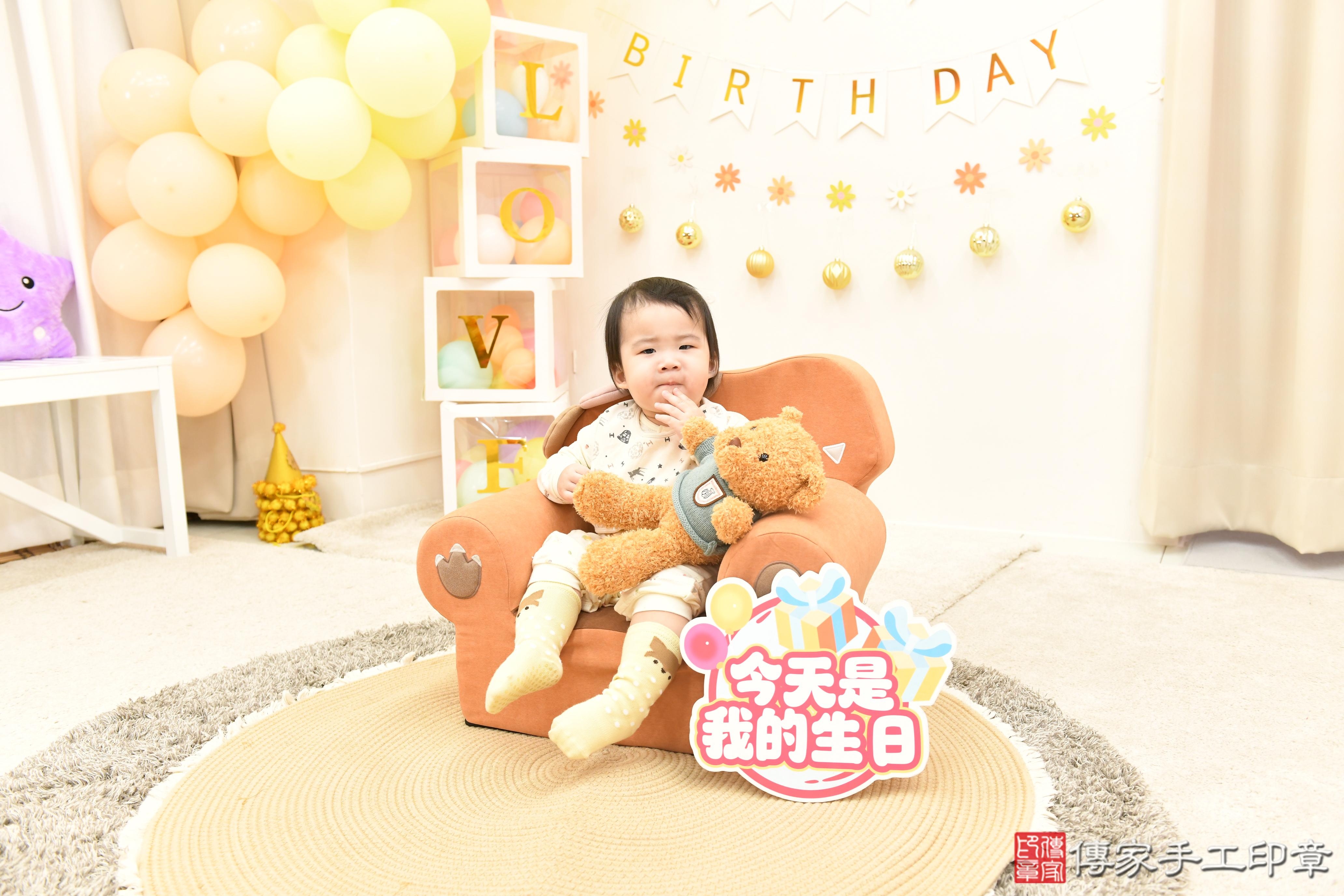 傳家手工印章高雄店、抓周、度脺、美式風會場、傳家嬰兒古禮、吉祥話、抓周道具物品24種、拍照。抓周證書。寶寶抓周、滿周歲、生日快樂、祝福