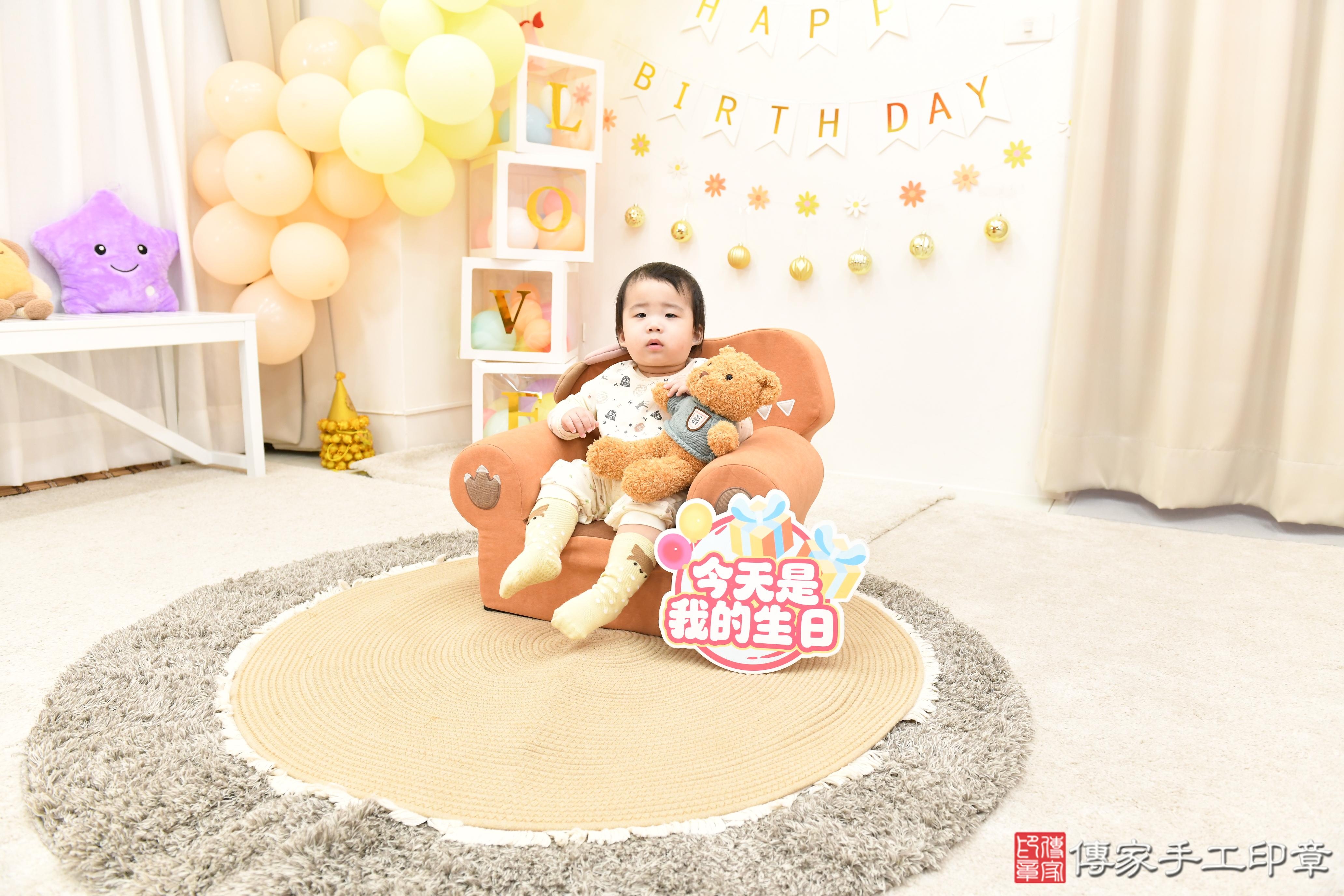 傳家手工印章高雄店、抓周、度脺、美式風會場、傳家嬰兒古禮、吉祥話、抓周道具物品24種、拍照。抓周證書。寶寶抓周、滿周歲、生日快樂、祝福