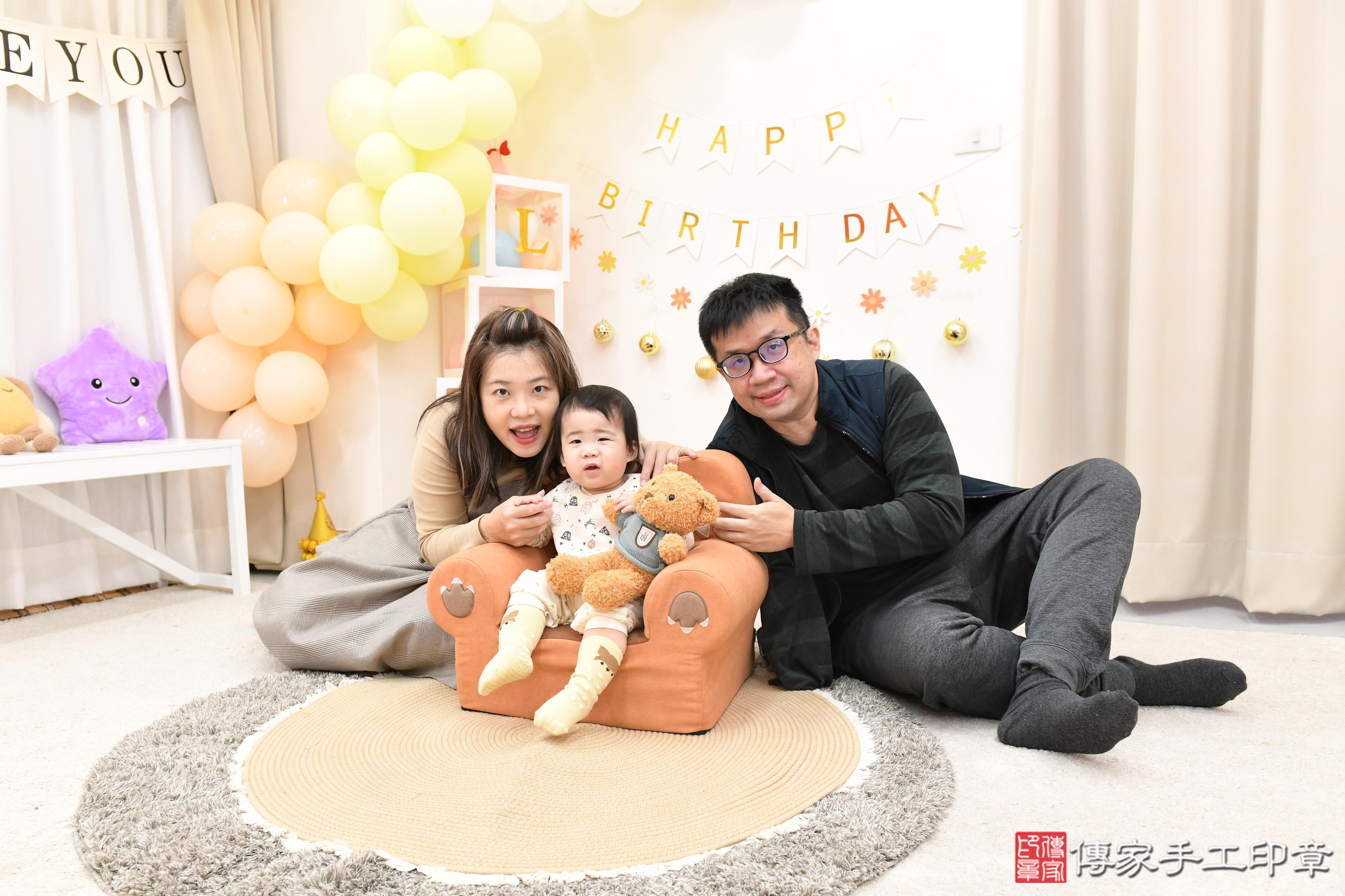 傳家手工印章高雄店、抓周、度脺、美式風會場、傳家嬰兒古禮、吉祥話、抓周道具物品24種、拍照。抓周證書。寶寶抓周、滿周歲、生日快樂、祝福