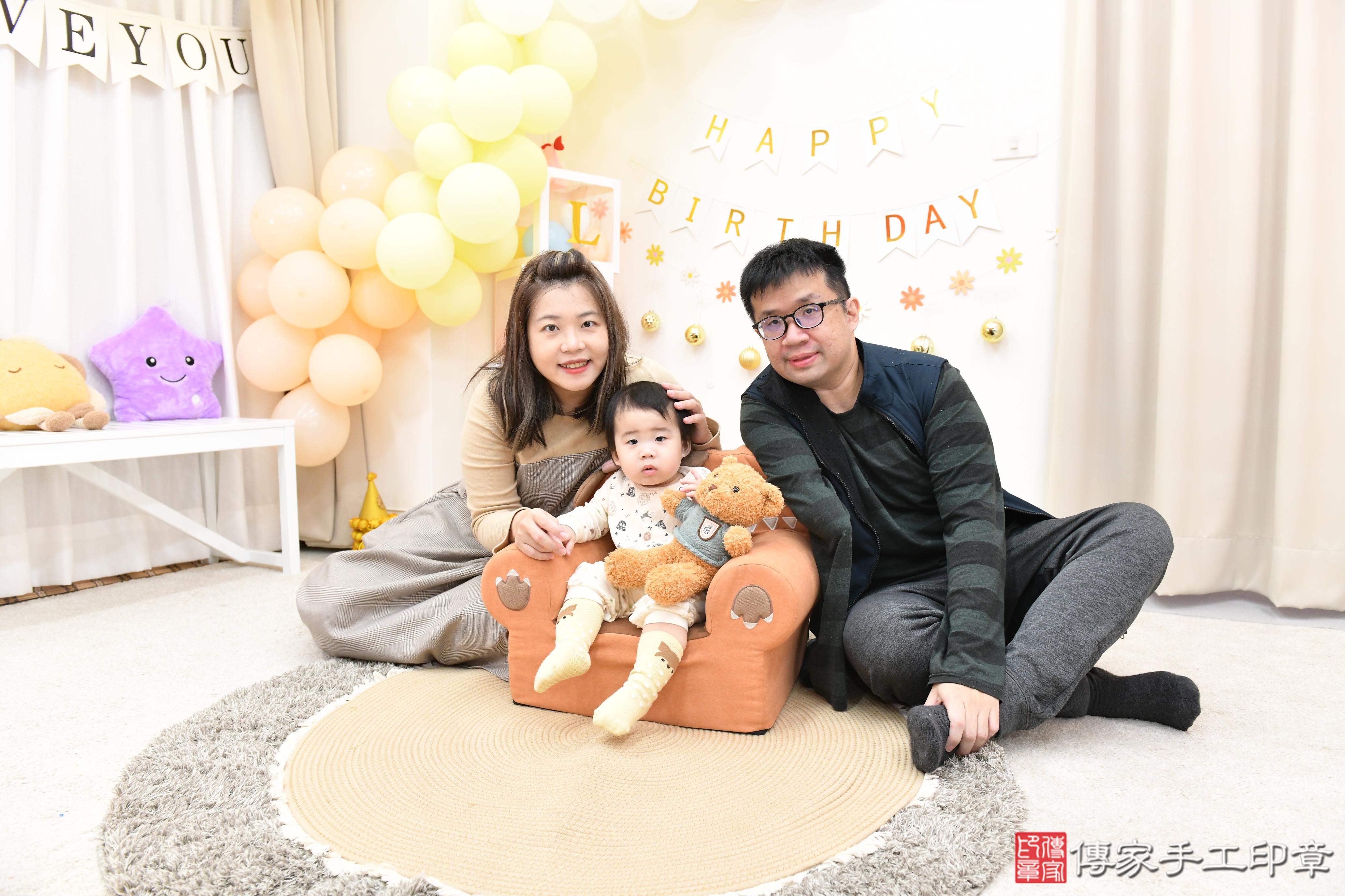 傳家手工印章高雄店、抓周、度脺、美式風會場、傳家嬰兒古禮、吉祥話、抓周道具物品24種、拍照。抓周證書。寶寶抓周、滿周歲、生日快樂、祝福