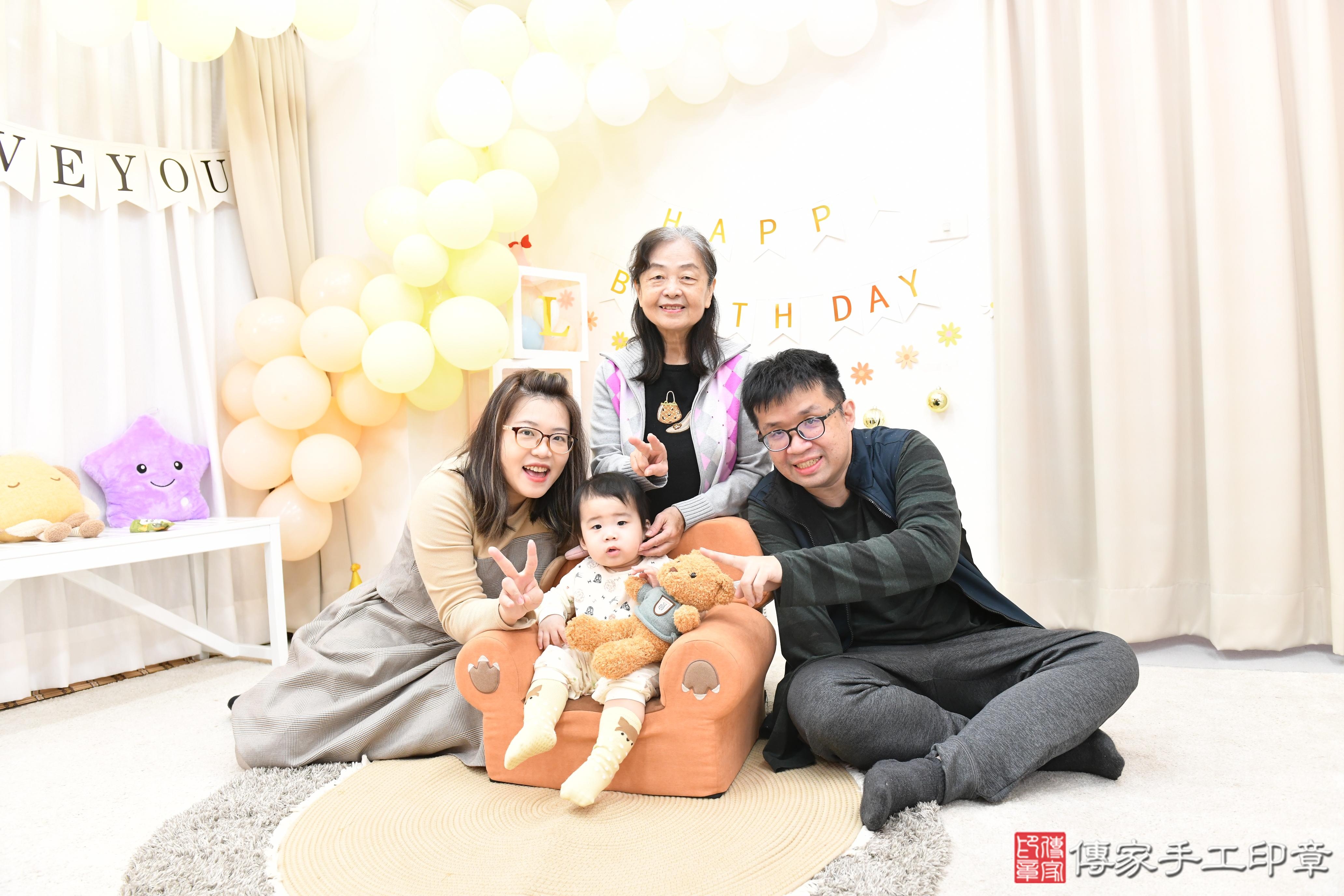 傳家手工印章高雄店、抓周、度脺、美式風會場、傳家嬰兒古禮、吉祥話、抓周道具物品24種、拍照。抓周證書。寶寶抓周、滿周歲、生日快樂、祝福