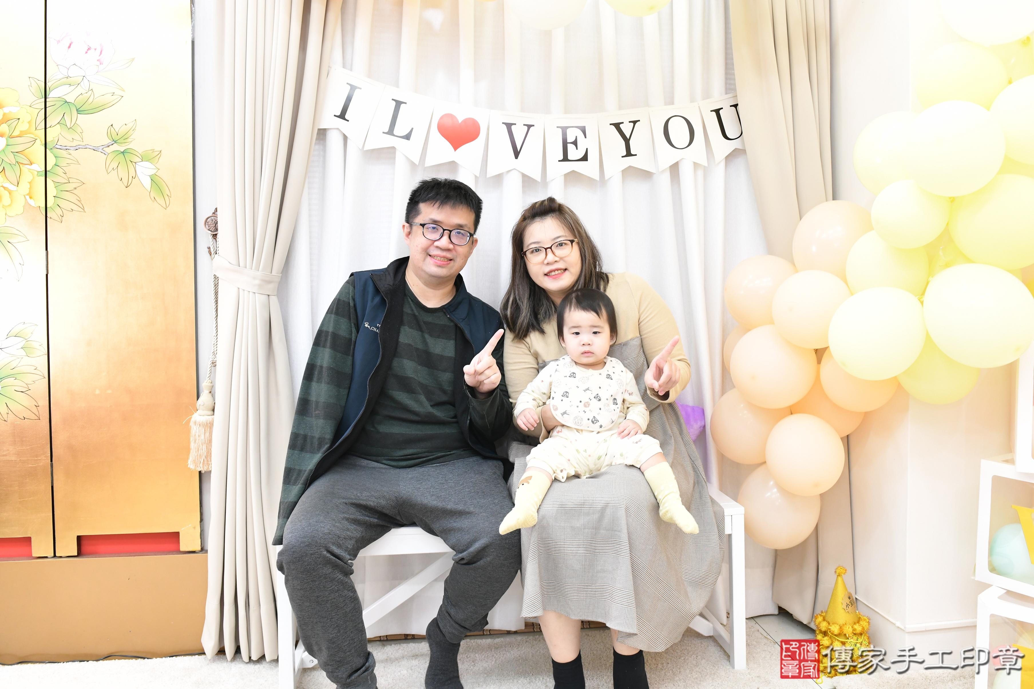 傳家手工印章高雄店、抓周、度脺、美式風會場、傳家嬰兒古禮、吉祥話、抓周道具物品24種、拍照。抓周證書。寶寶抓周、滿周歲、生日快樂、祝福