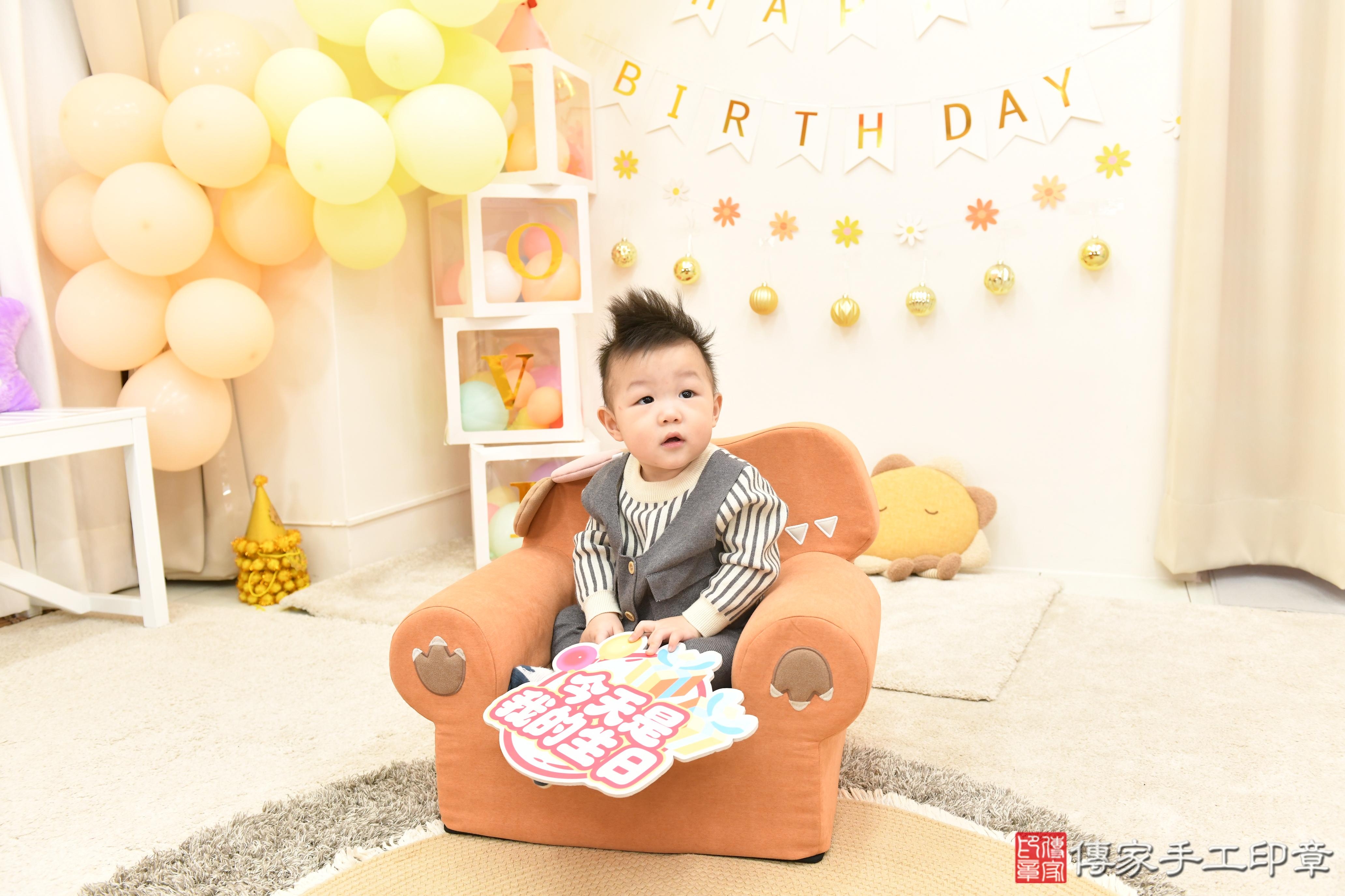 傳家手工印章高雄店、抓周、度脺、美式風會場、傳家嬰兒古禮、吉祥話、抓周道具物品24種、拍照。抓周證書。寶寶抓周、滿周歲、生日快樂、祝福 傳家手工印章高雄店、抓周、度脺、美式風會場、傳家嬰兒古禮、吉祥話、抓周道具物品24種、拍照。抓周證書。寶寶抓周、滿周歲、生日快樂、祝福