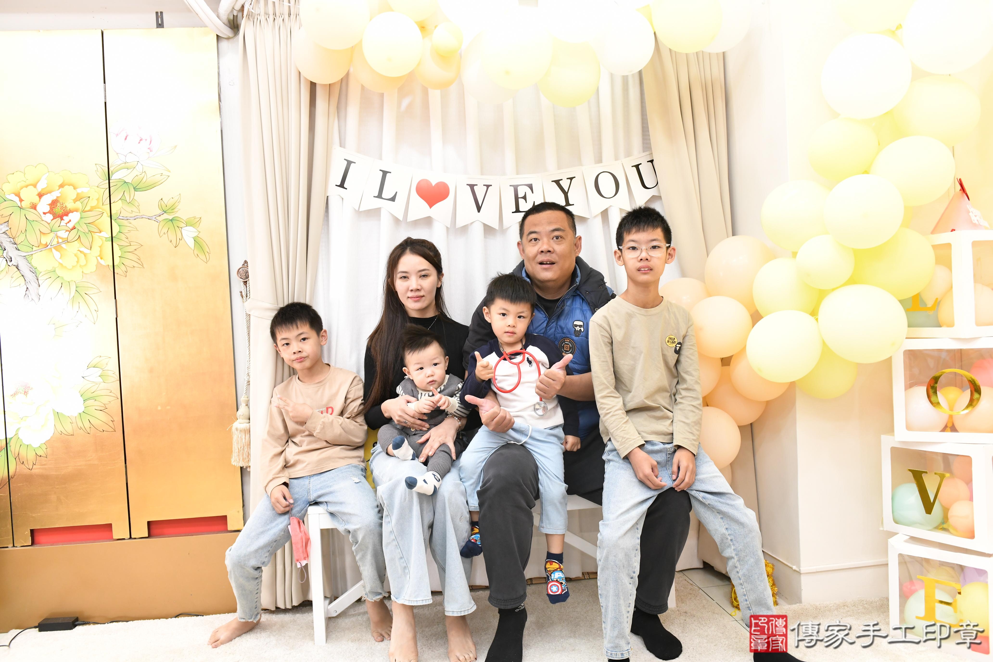 傳家手工印章高雄店、抓周、度脺、美式風會場、傳家嬰兒古禮、吉祥話、抓周道具物品24種、拍照。抓周證書。寶寶抓周、滿周歲、生日快樂、祝福 傳家手工印章高雄店、抓周、度脺、美式風會場、傳家嬰兒古禮、吉祥話、抓周道具物品24種、拍照。抓周證書。寶寶抓周、滿周歲、生日快樂、祝福