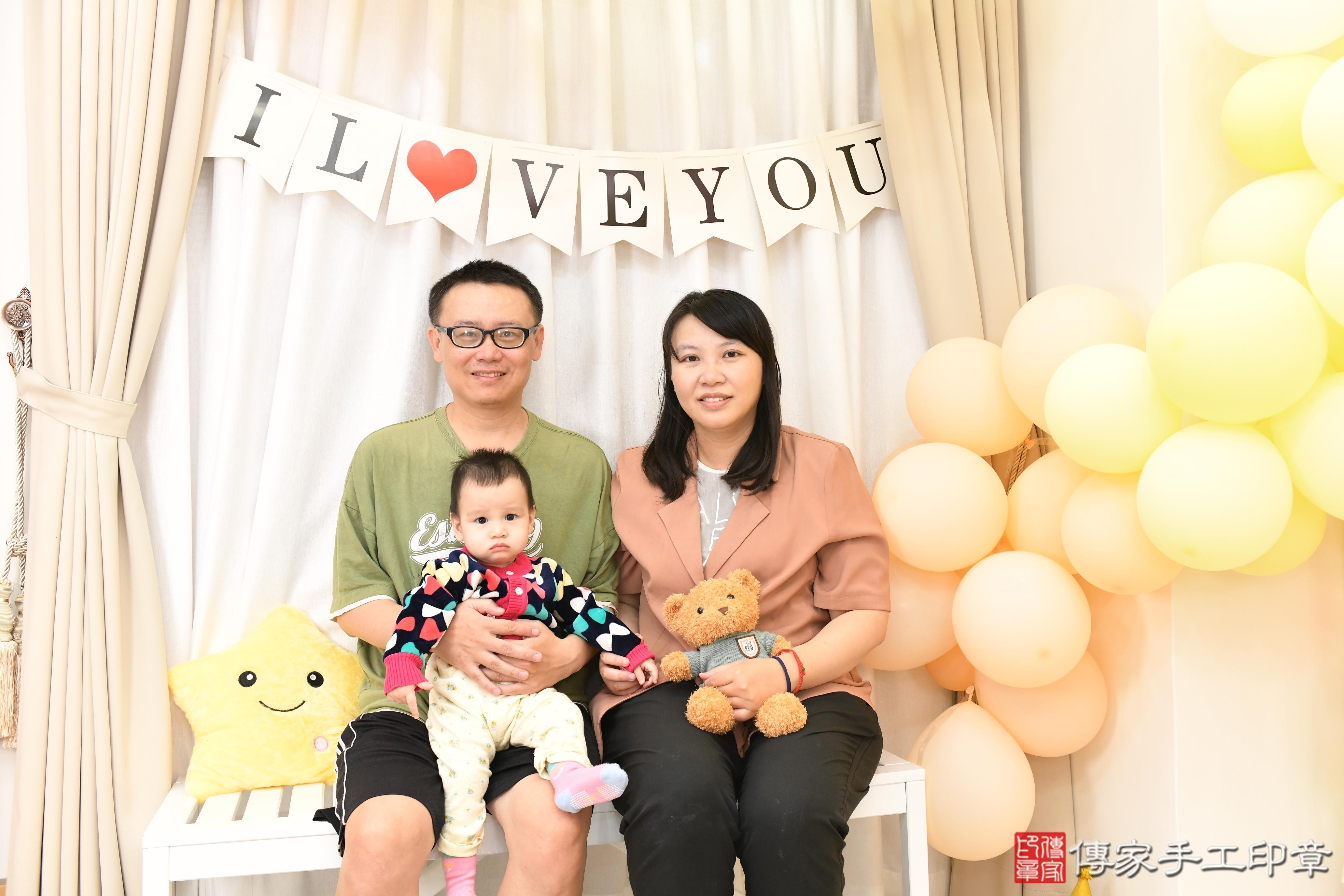 傳家手工印章高雄店、抓周、度脺、美式風會場、傳家嬰兒古禮、吉祥話、抓周道具物品24種、拍照。抓周證書。寶寶抓周、滿周歲、生日快樂、祝福