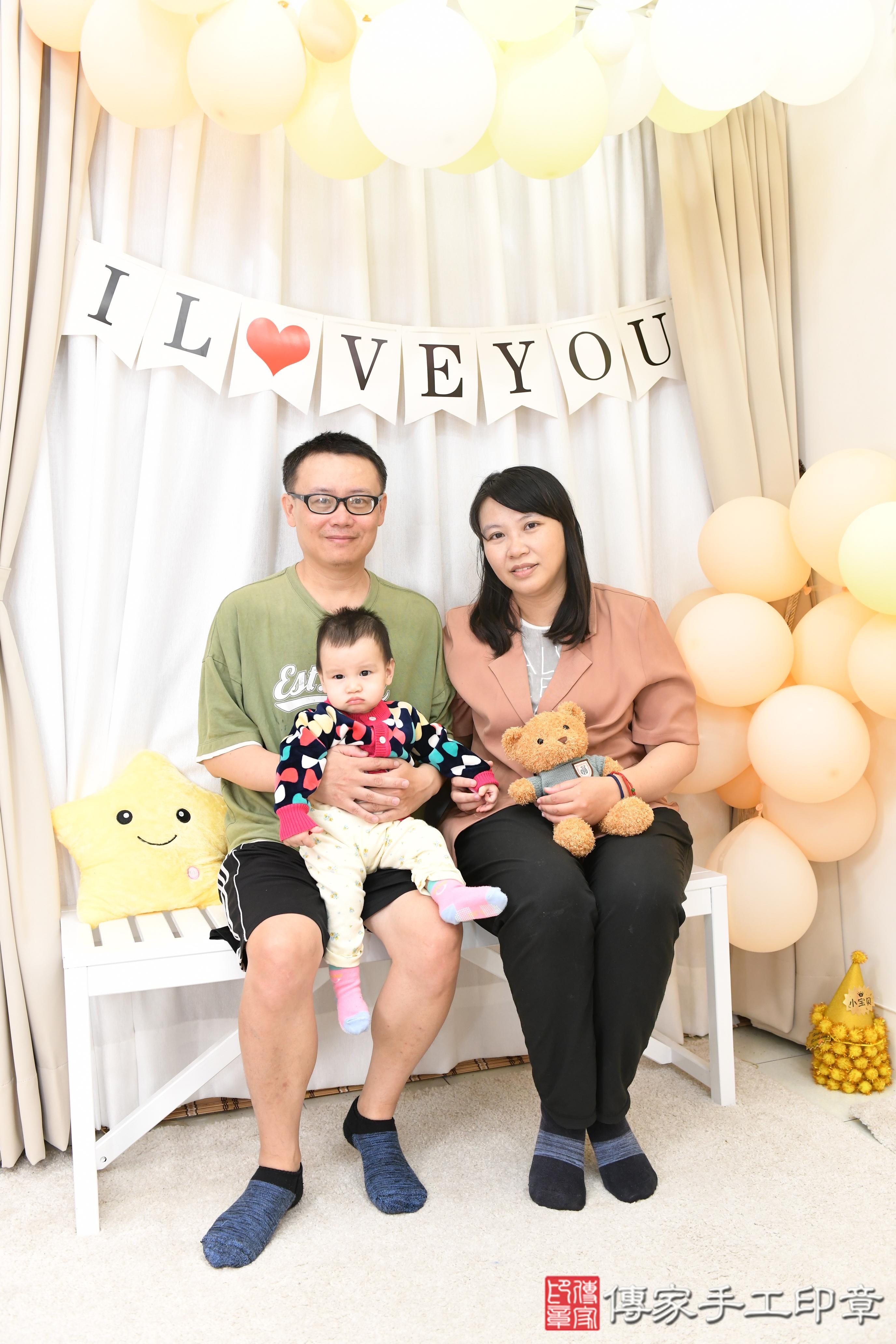 傳家手工印章高雄店、抓周、度脺、美式風會場、傳家嬰兒古禮、吉祥話、抓周道具物品24種、拍照。抓周證書。寶寶抓周、滿周歲、生日快樂、祝福