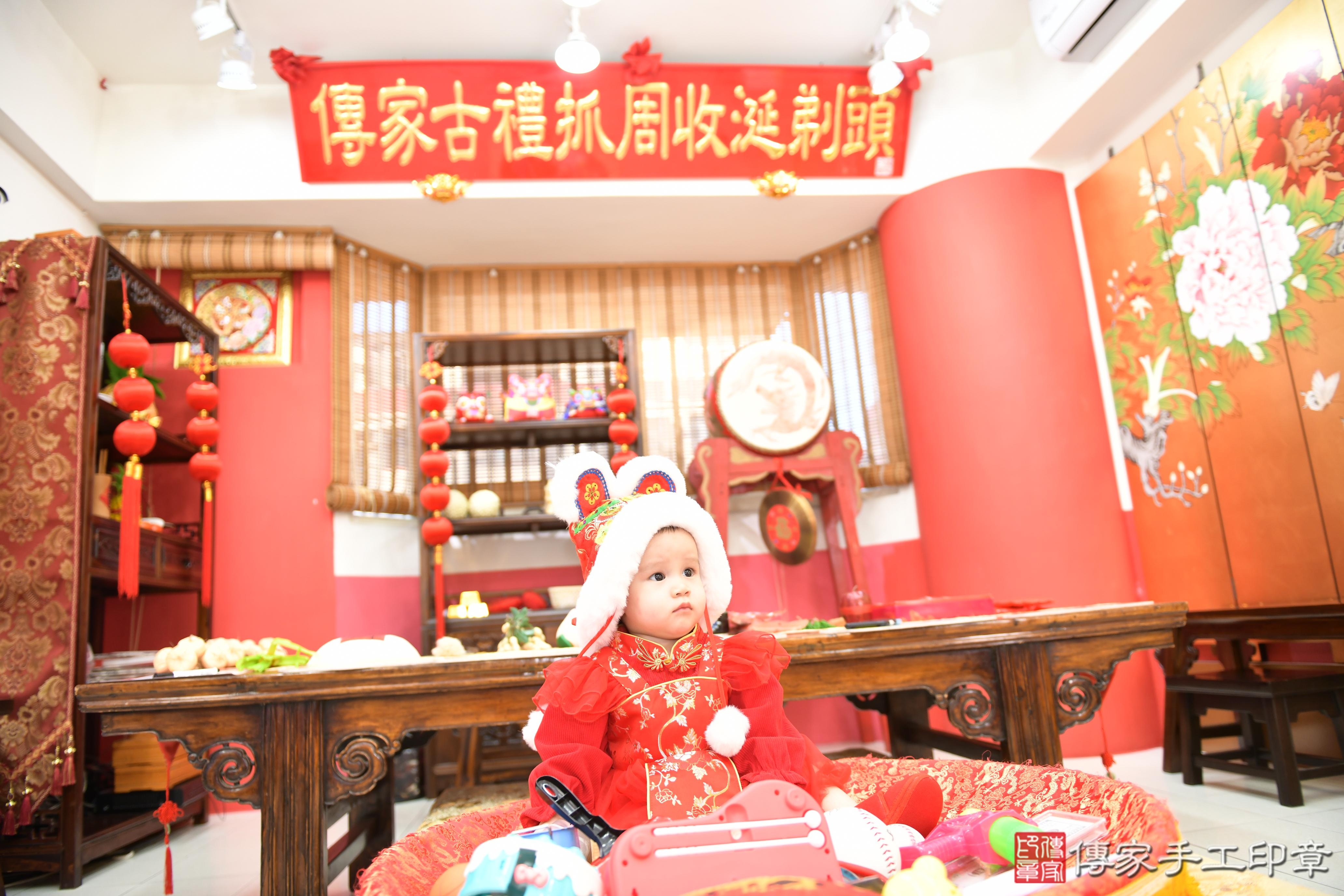 傳家手工印章高雄店、抓周、度脺、美式風會場、傳家嬰兒古禮、吉祥話、抓周道具物品24種、拍照。抓周證書。寶寶抓周、滿周歲、生日快樂、祝福