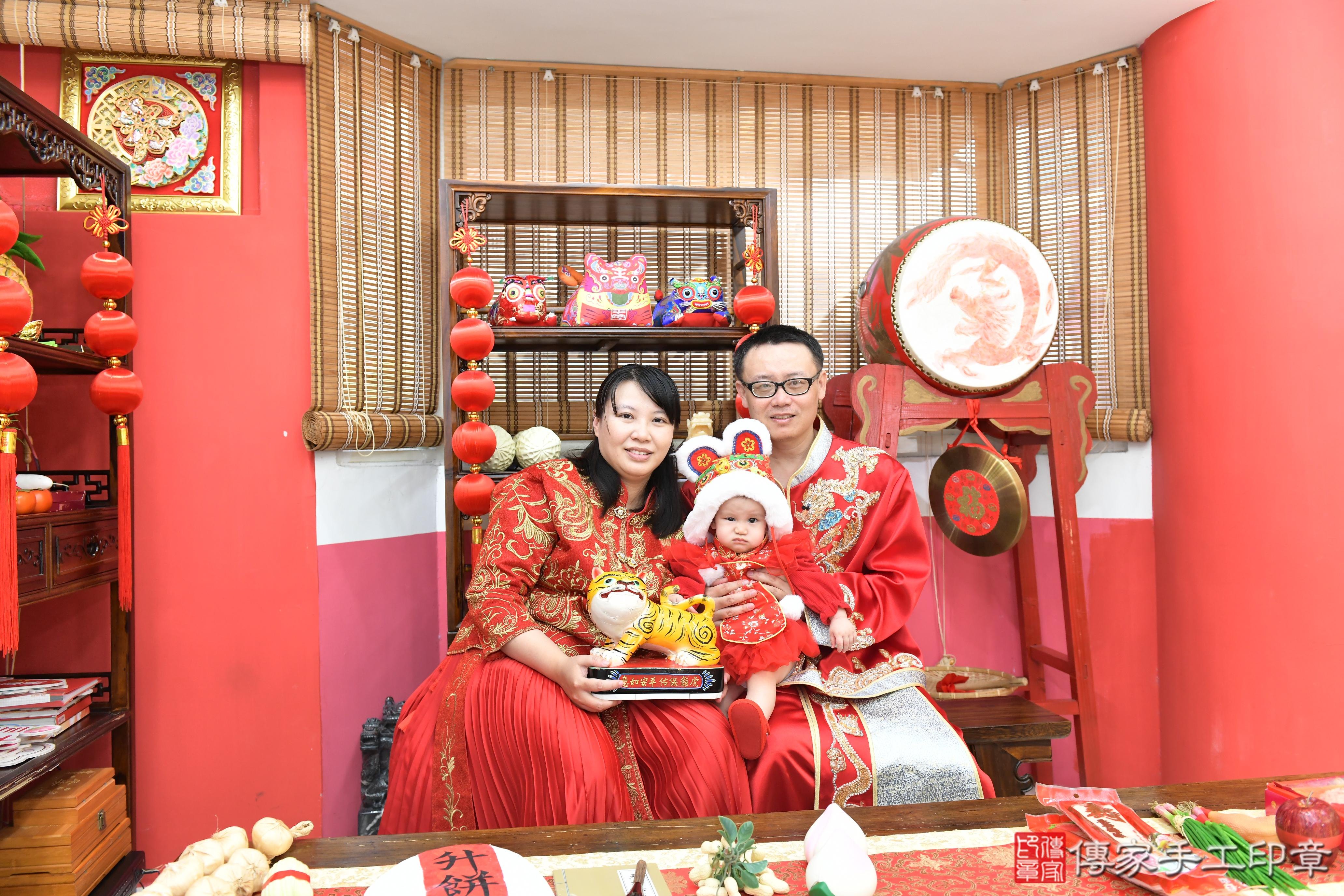 傳家手工印章高雄店、抓周、度脺、美式風會場、傳家嬰兒古禮、吉祥話、抓周道具物品24種、拍照。抓周證書。寶寶抓周、滿周歲、生日快樂、祝福