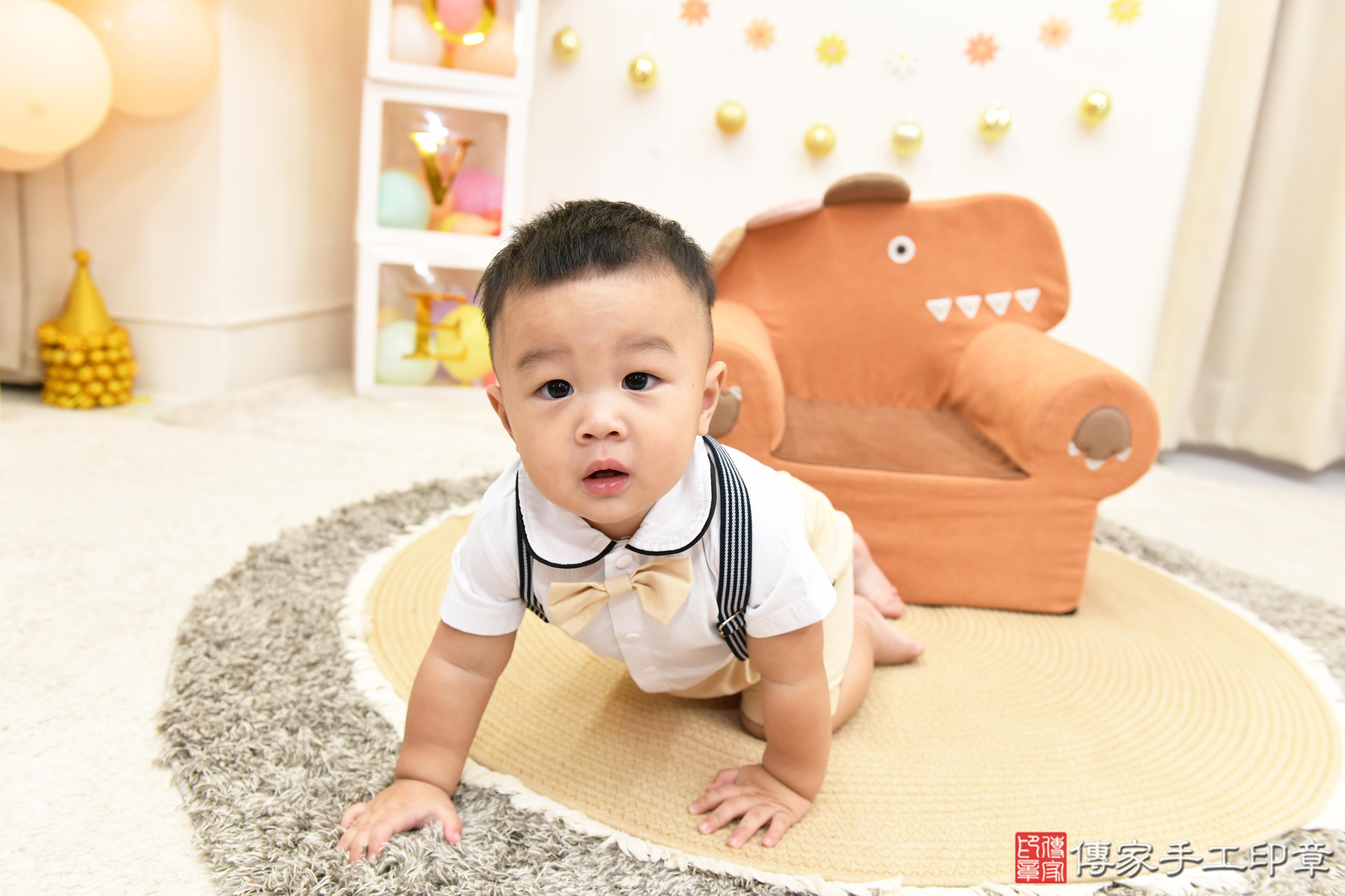 傳家手工印章高雄店、抓周、度脺、美式風會場、傳家嬰兒古禮、吉祥話、抓周道具物品24種、拍照。抓周證書。寶寶抓周、滿周歲、生日快樂、祝福 傳家手工印章高雄店、抓周、度脺、美式風會場、傳家嬰兒古禮、吉祥話、抓周道具物品24種、拍照。抓周證書。寶寶抓周、滿周歲、生日快樂、祝福