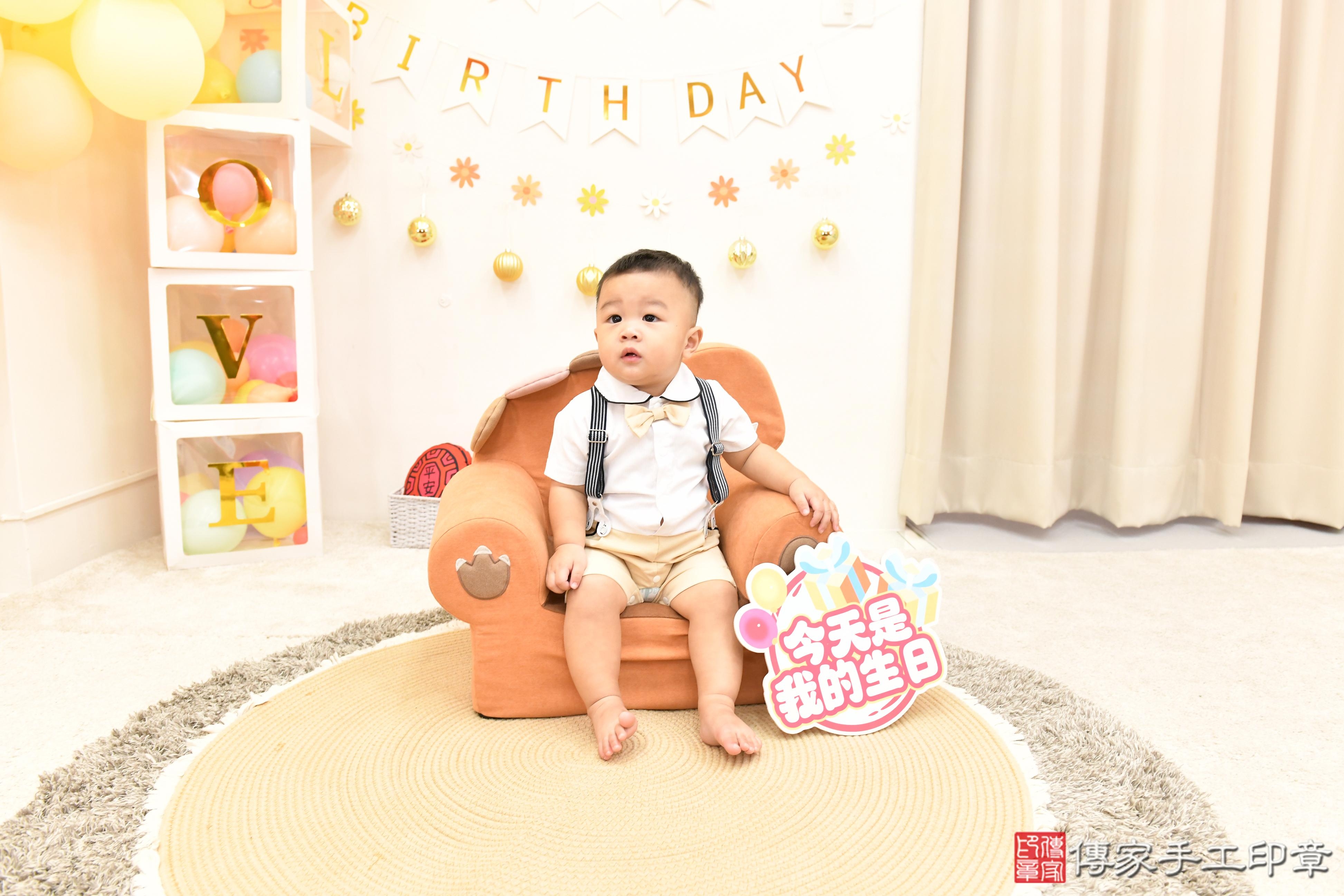 傳家手工印章高雄店、抓周、度脺、美式風會場、傳家嬰兒古禮、吉祥話、抓周道具物品24種、拍照。抓周證書。寶寶抓周、滿周歲、生日快樂、祝福 傳家手工印章高雄店、抓周、度脺、美式風會場、傳家嬰兒古禮、吉祥話、抓周道具物品24種、拍照。抓周證書。寶寶抓周、滿周歲、生日快樂、祝福